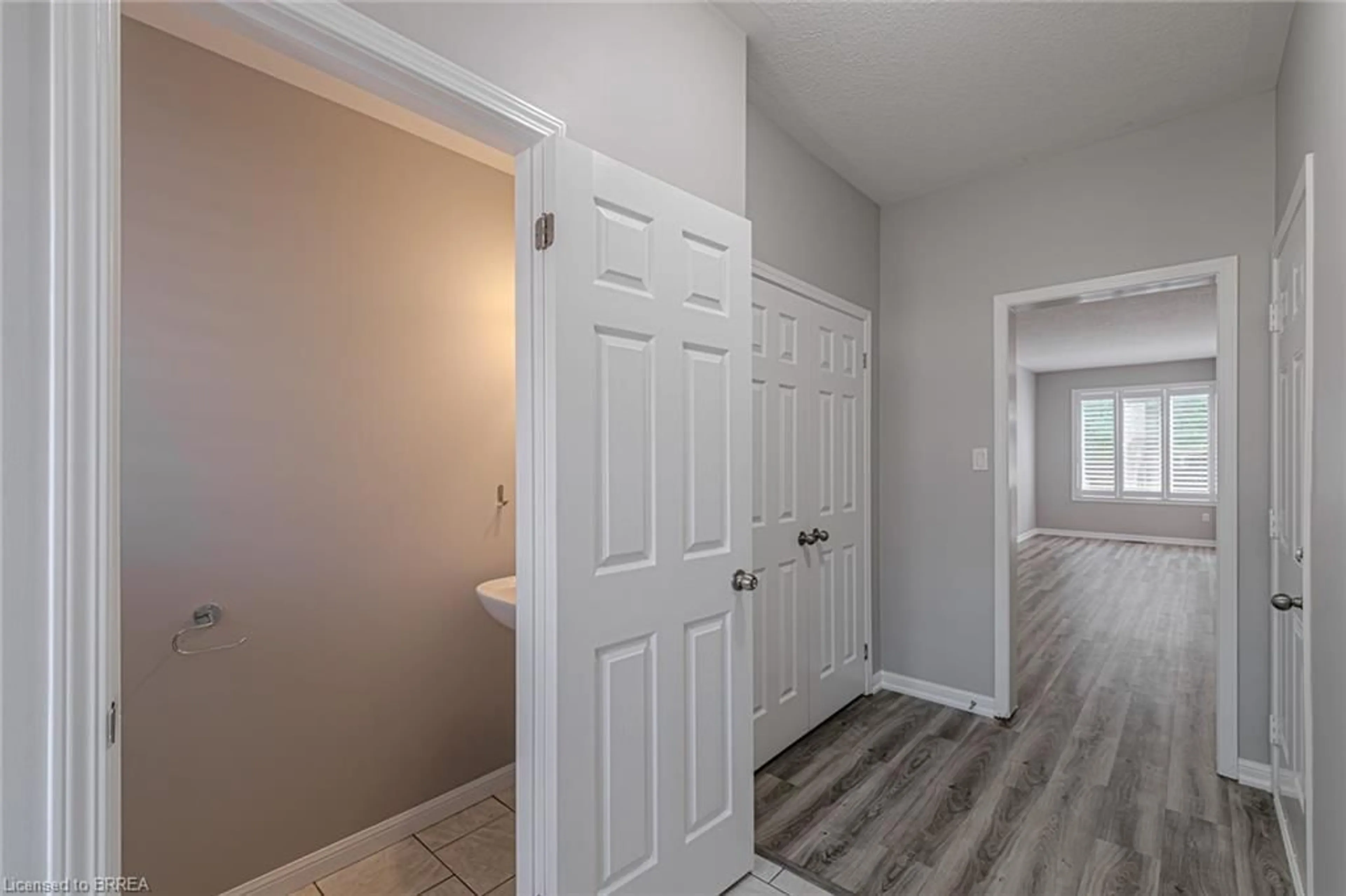 Indoor entryway, wood floors for 21 Diana Ave #57, Brantford Ontario N3T 0G7