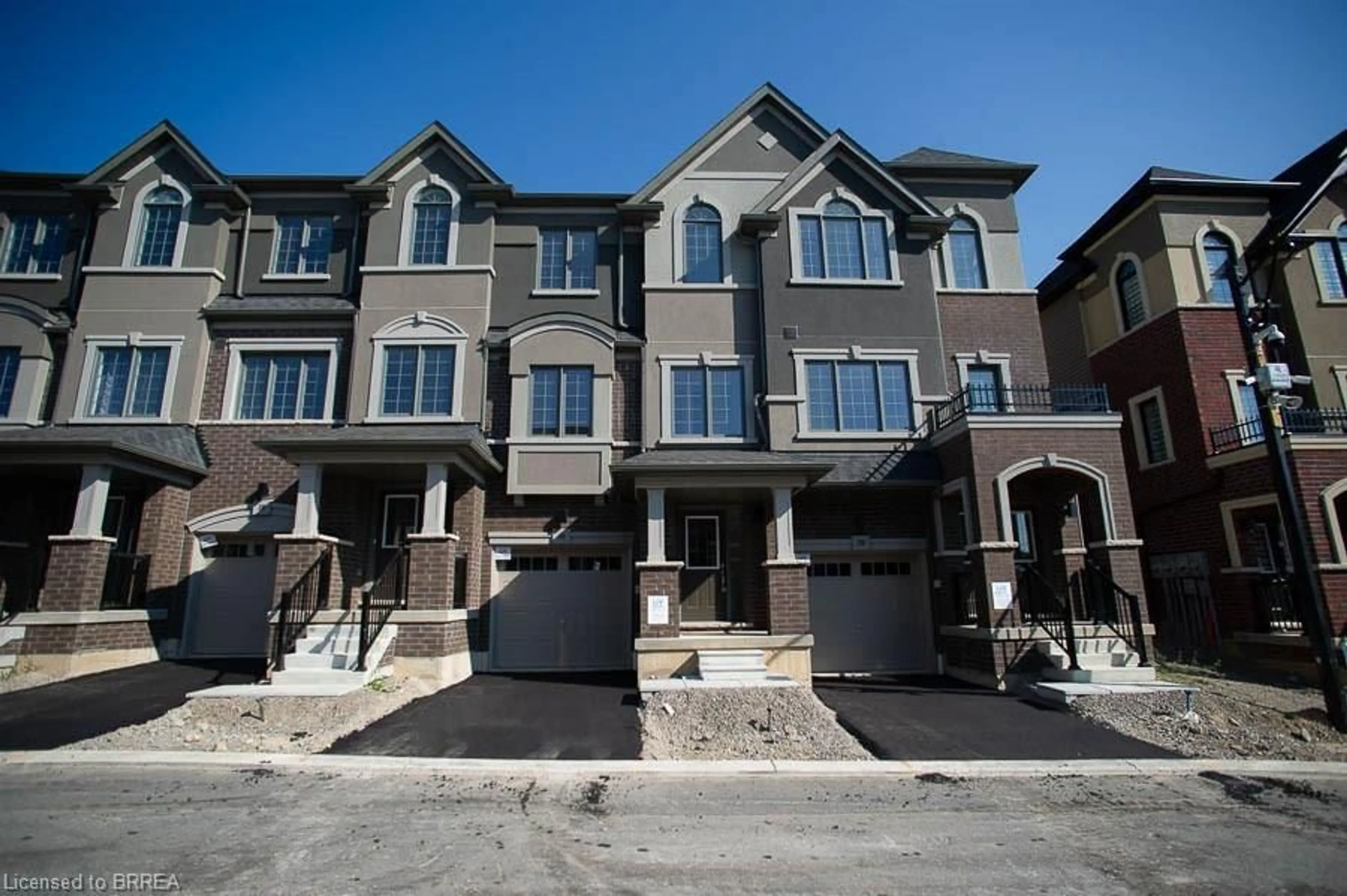 A pic from exterior of the house or condo for 620 Colborne St #19, Brantford Ontario N3T 5L5