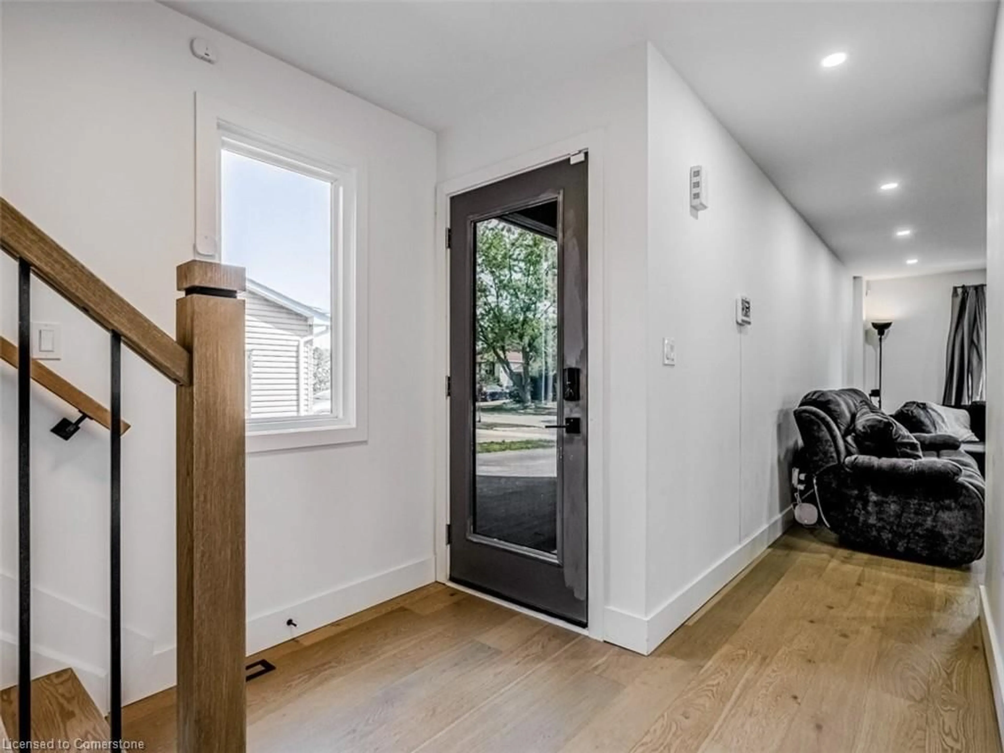 Indoor entryway for 3135 Michael Cres, Burlington Ontario L7M 1V3