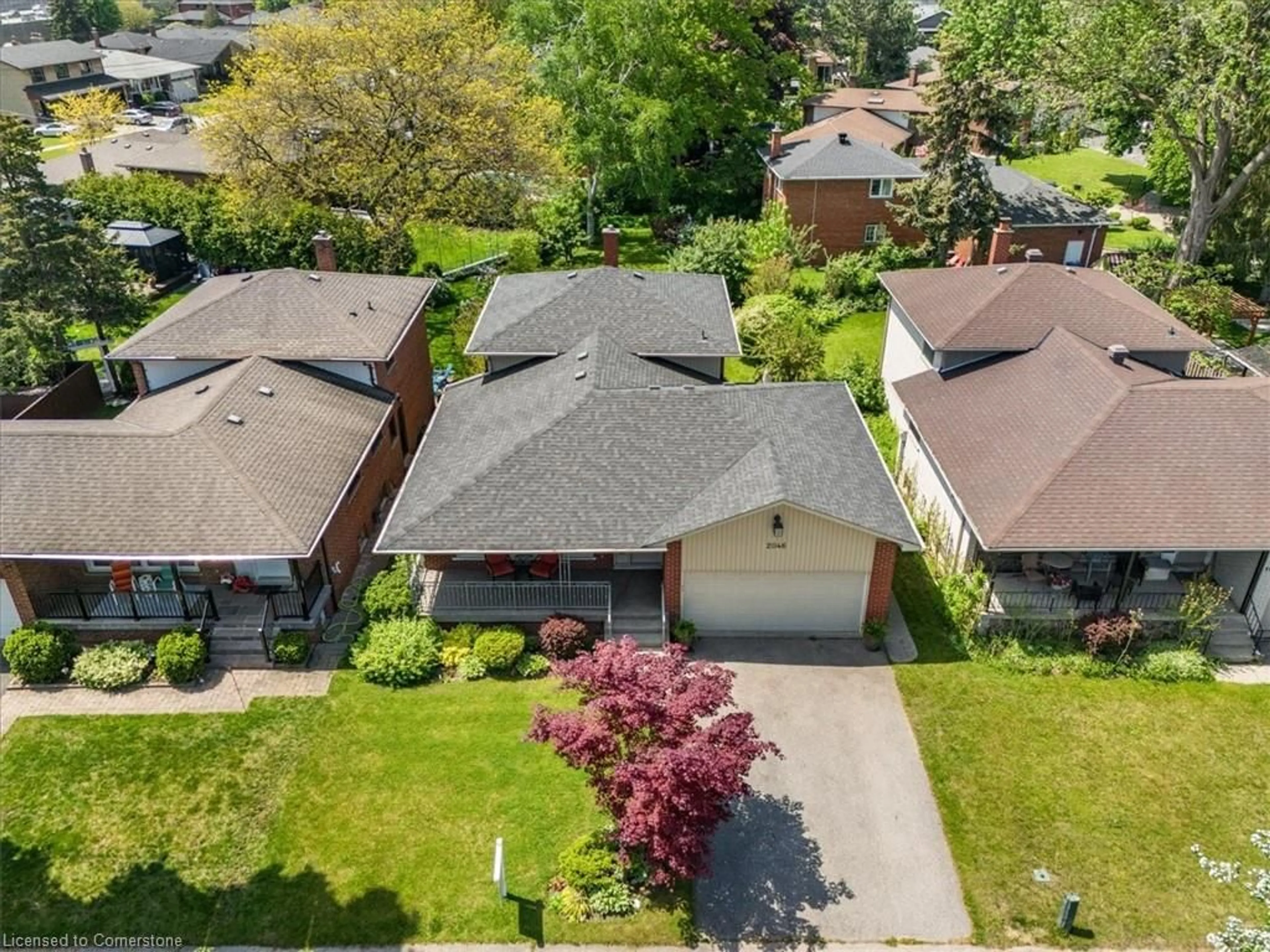 Frontside or backside of a home, the street view for 2046 Family Cres, Mississauga Ontario L4X 1G6