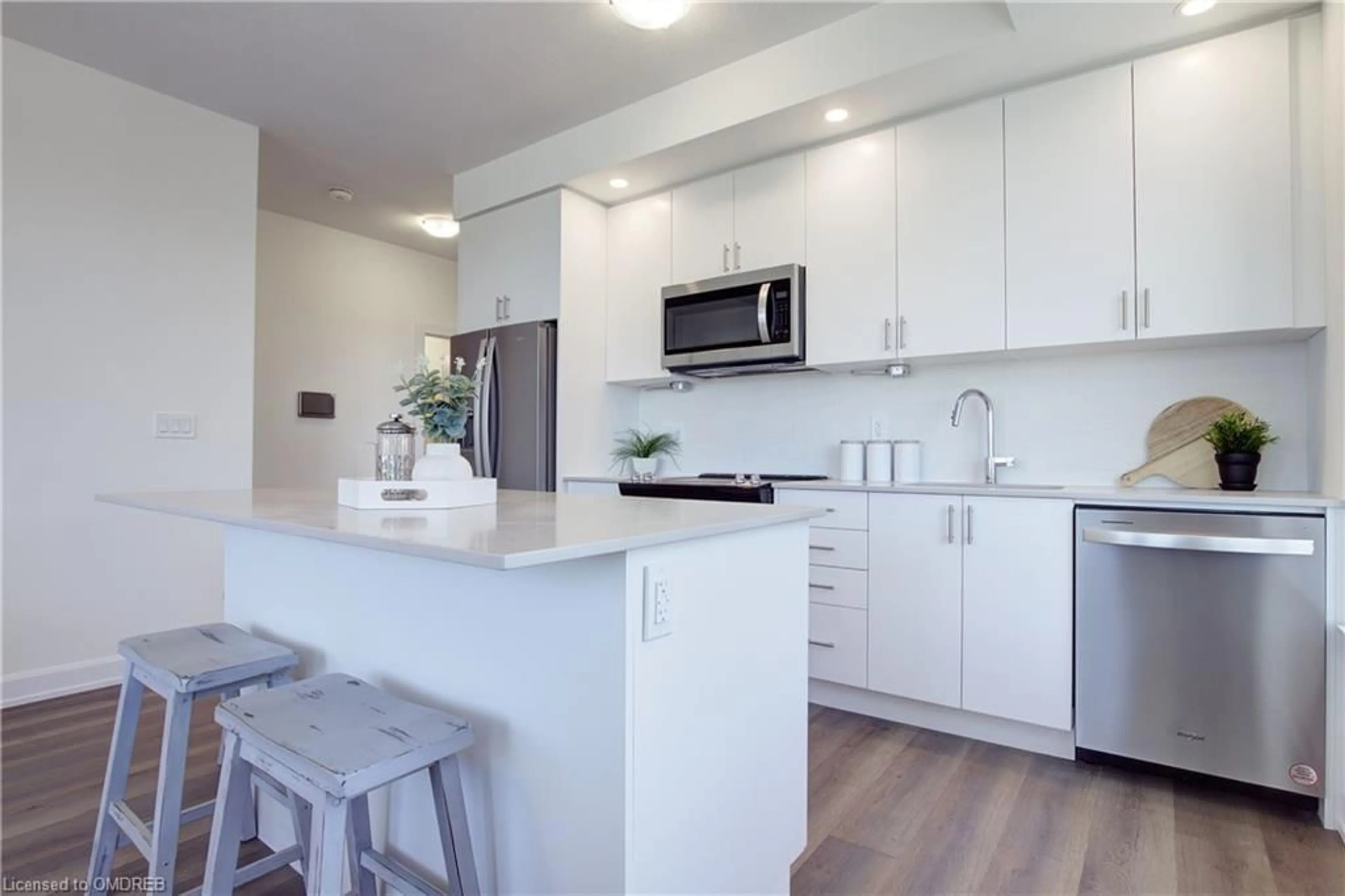 Standard kitchen for 3200 William Coltson Ave #823, Oakville Ontario L6H 7W6