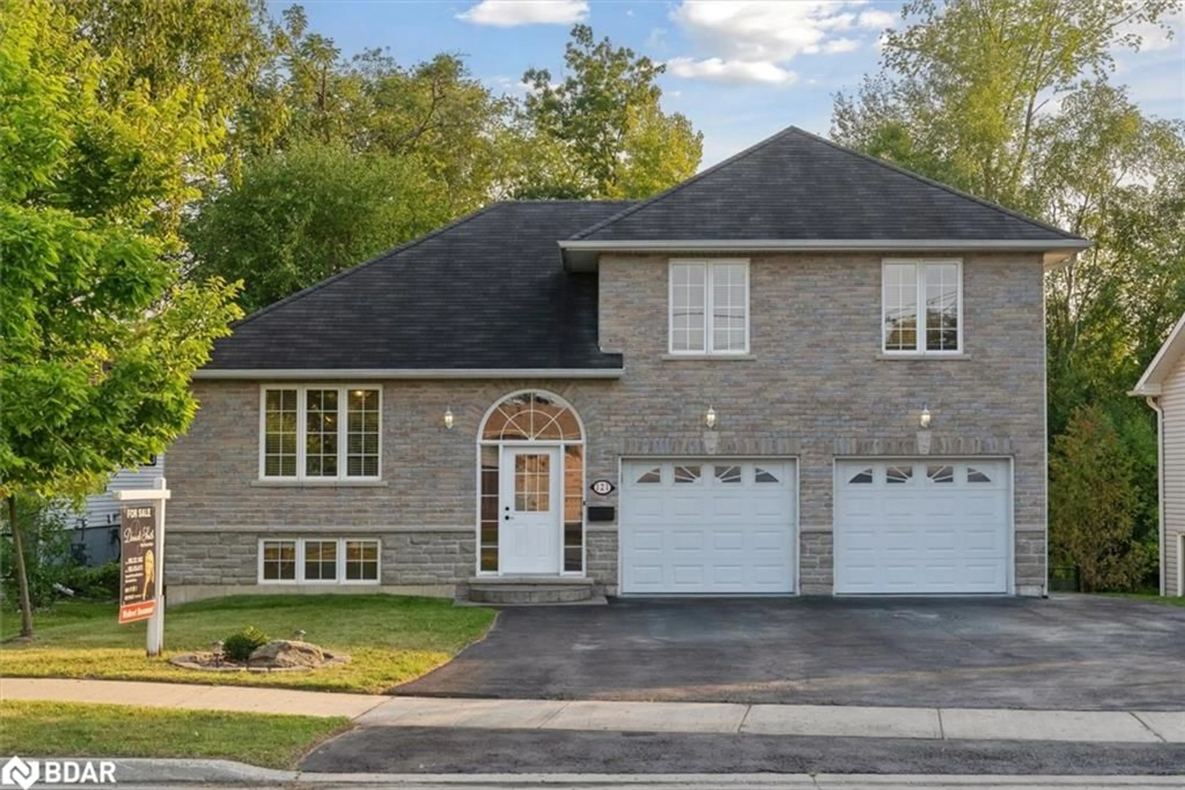 Home with brick exterior material for 121 Riverglen Dr, Keswick Ontario L4P 2R3