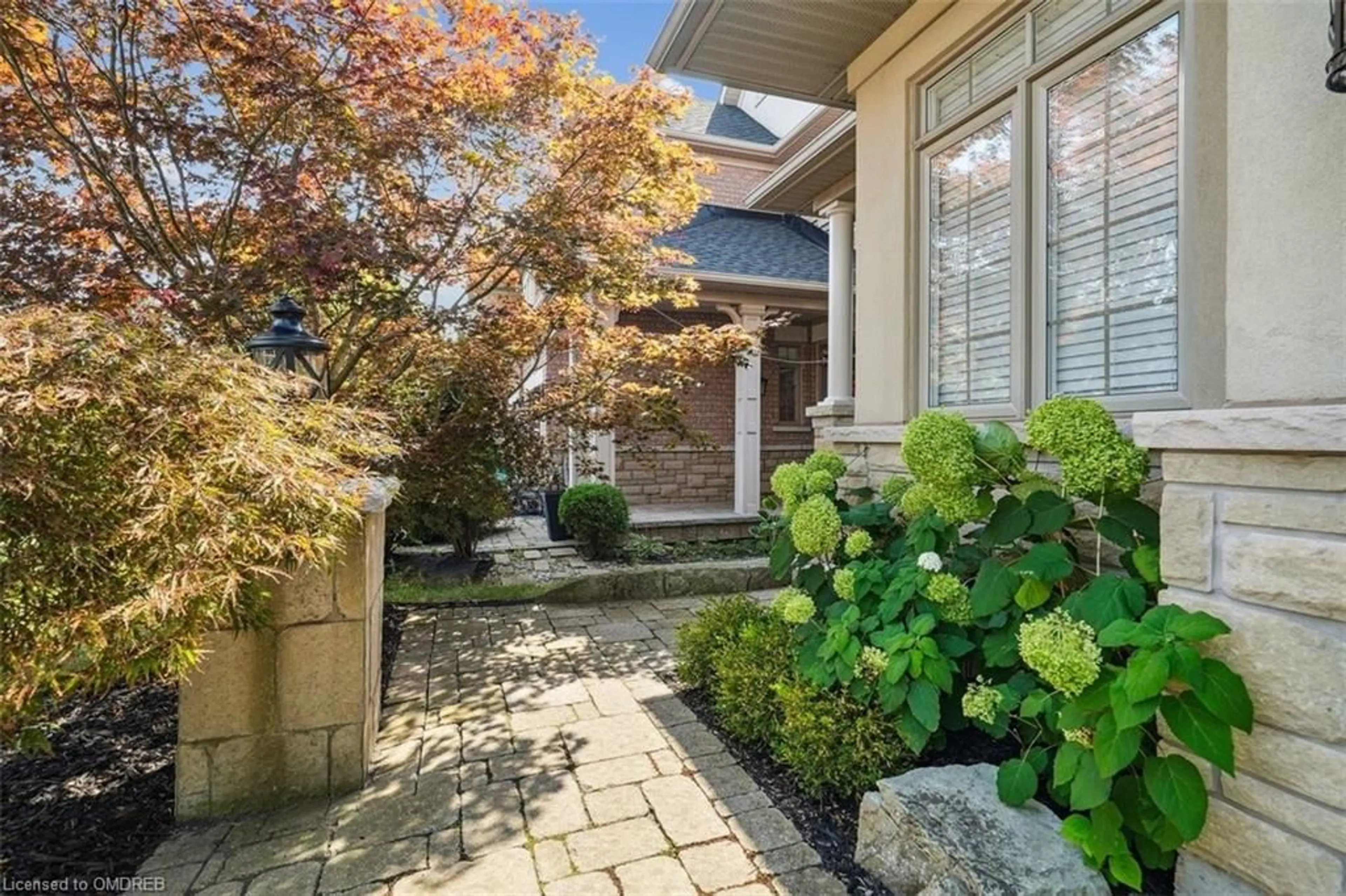 Patio for 2254 Kwinter Rd, Oakville Ontario L6M 0H2