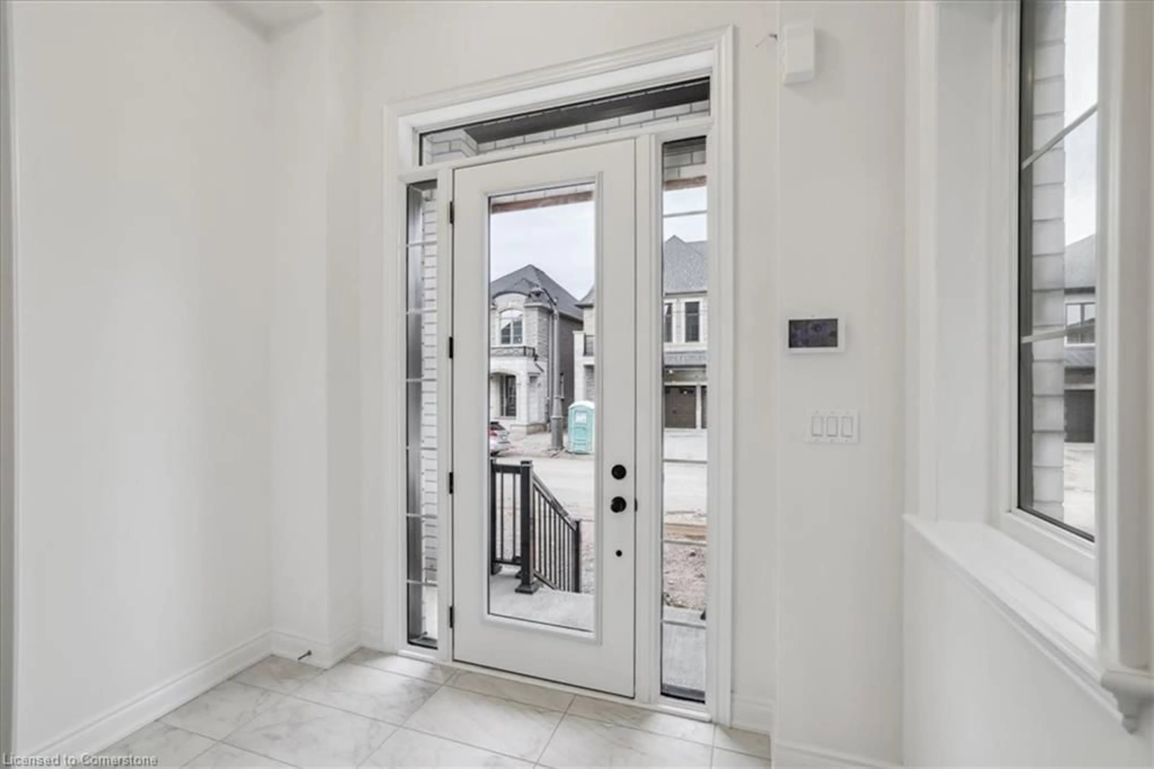 Indoor entryway, wood floors for 1364 Hydrangea Gdns, Oakville Ontario L6H 7X2