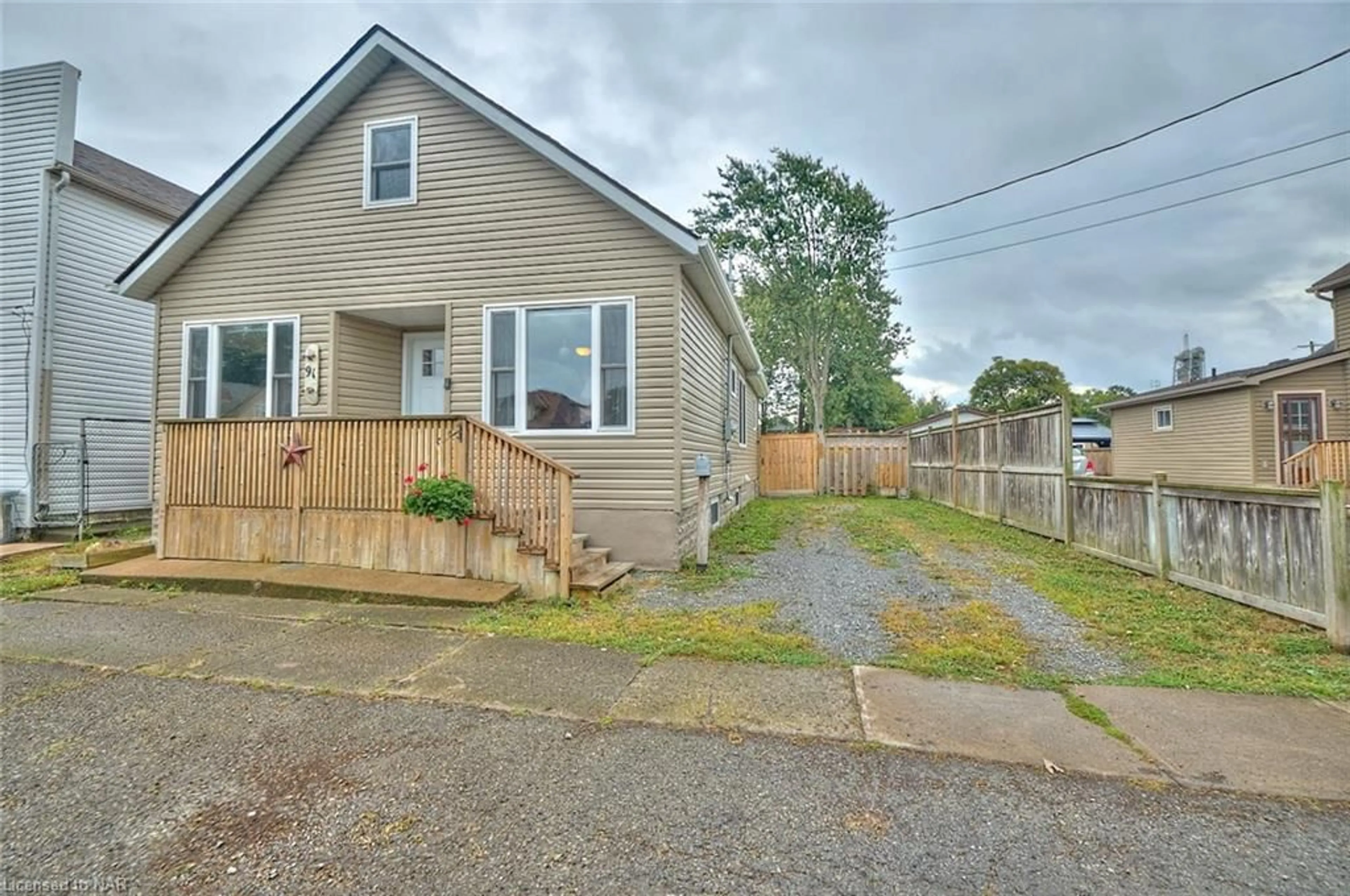 Frontside or backside of a home, the street view for 91 Bell St, Port Colborne Ontario L3K 1H7