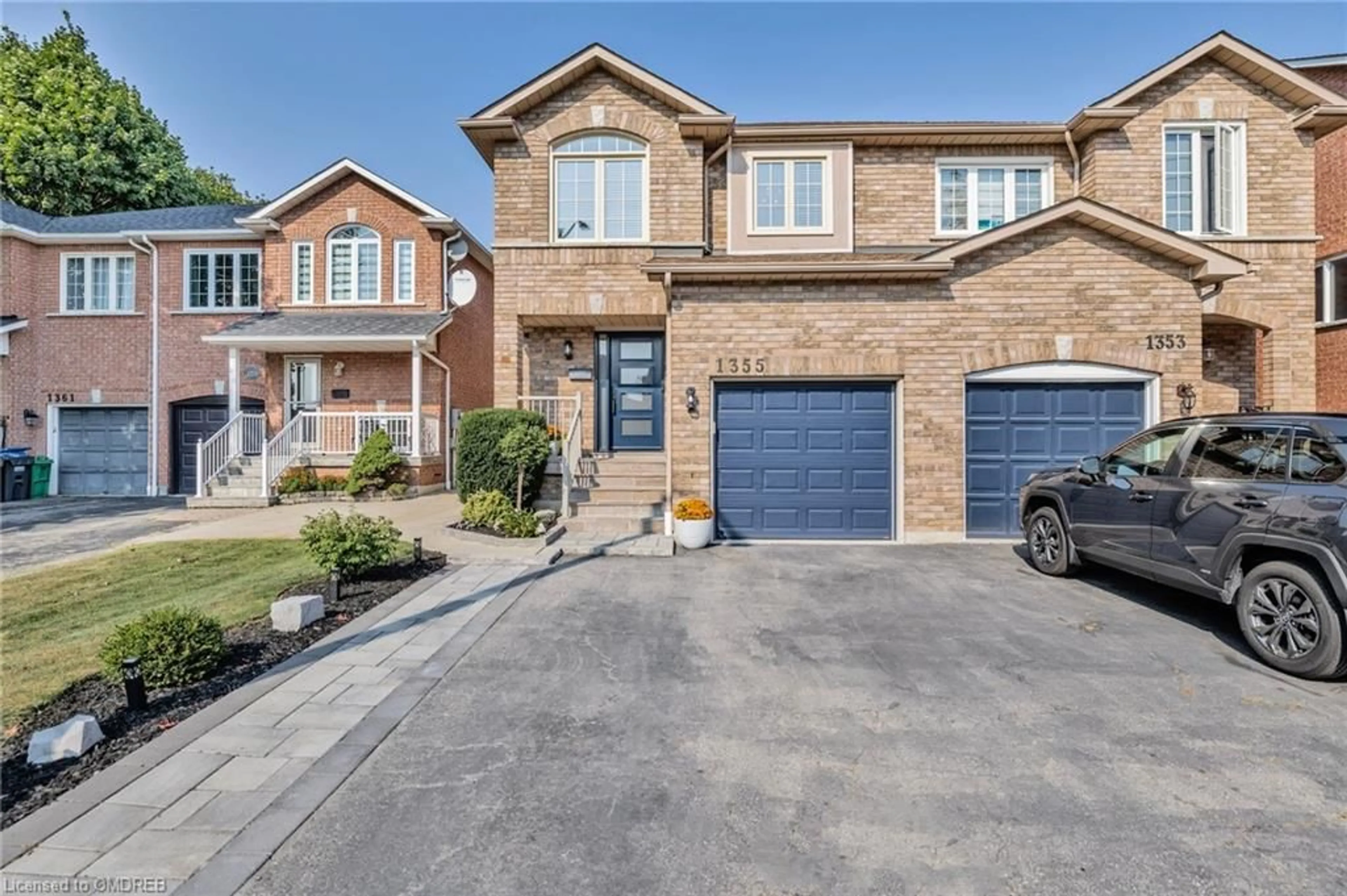 Home with brick exterior material for 1355 Delco Crt, Mississauga Ontario L5E 3K1