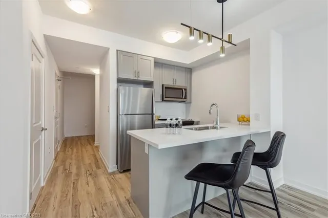 Additional property image - 450 Dundas St Unit 1001