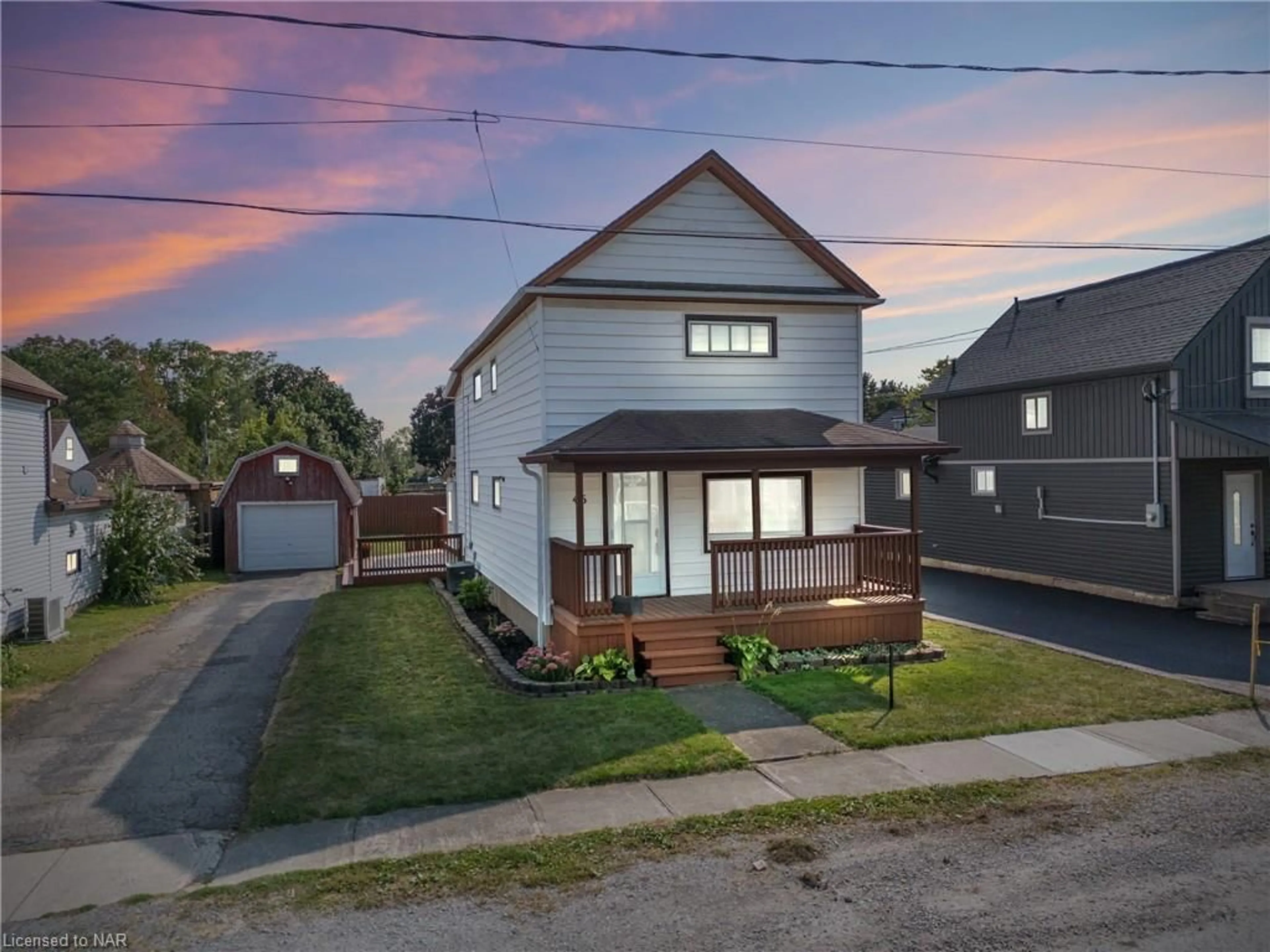 Frontside or backside of a home for 46 Pine St, Port Colborne Ontario L3K 3N5