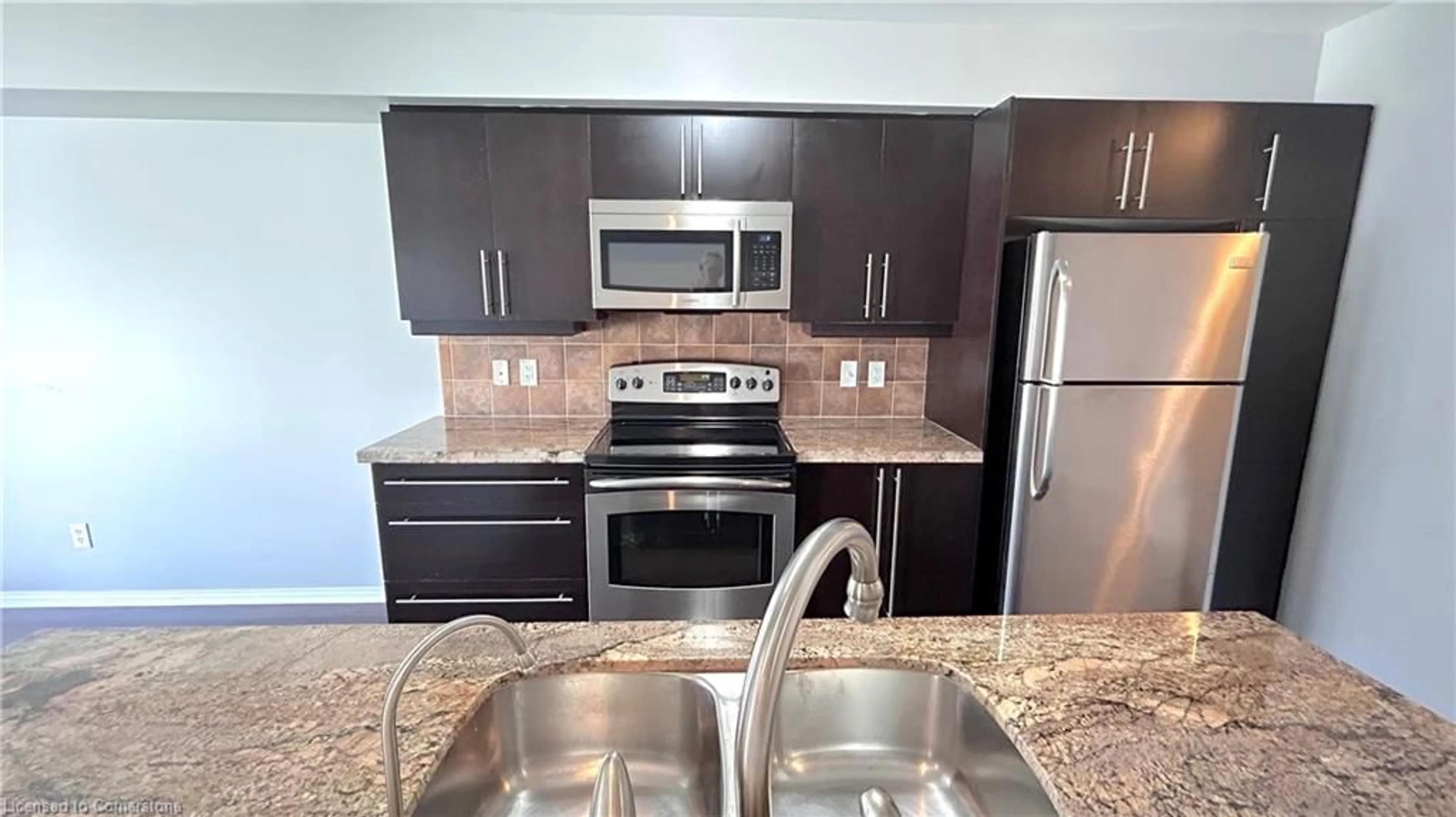 Standard kitchen, ceramic floors, mountain for 133 Braddock Pvt, Nepean Ontario K2J 0E6