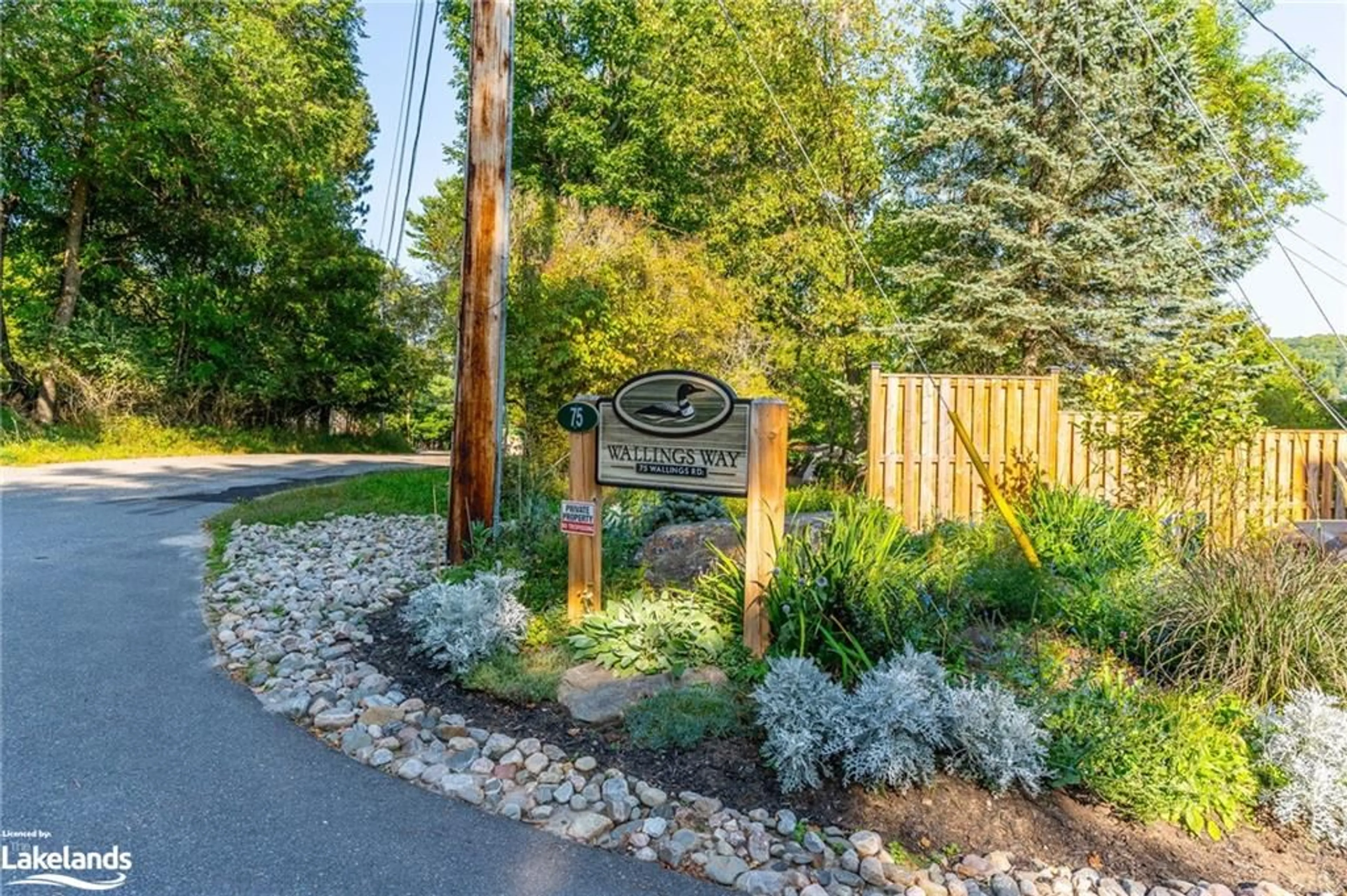 Indoor entryway, carpet floors for 75 Wallings Rd #303, Haliburton Ontario K0M 1S0