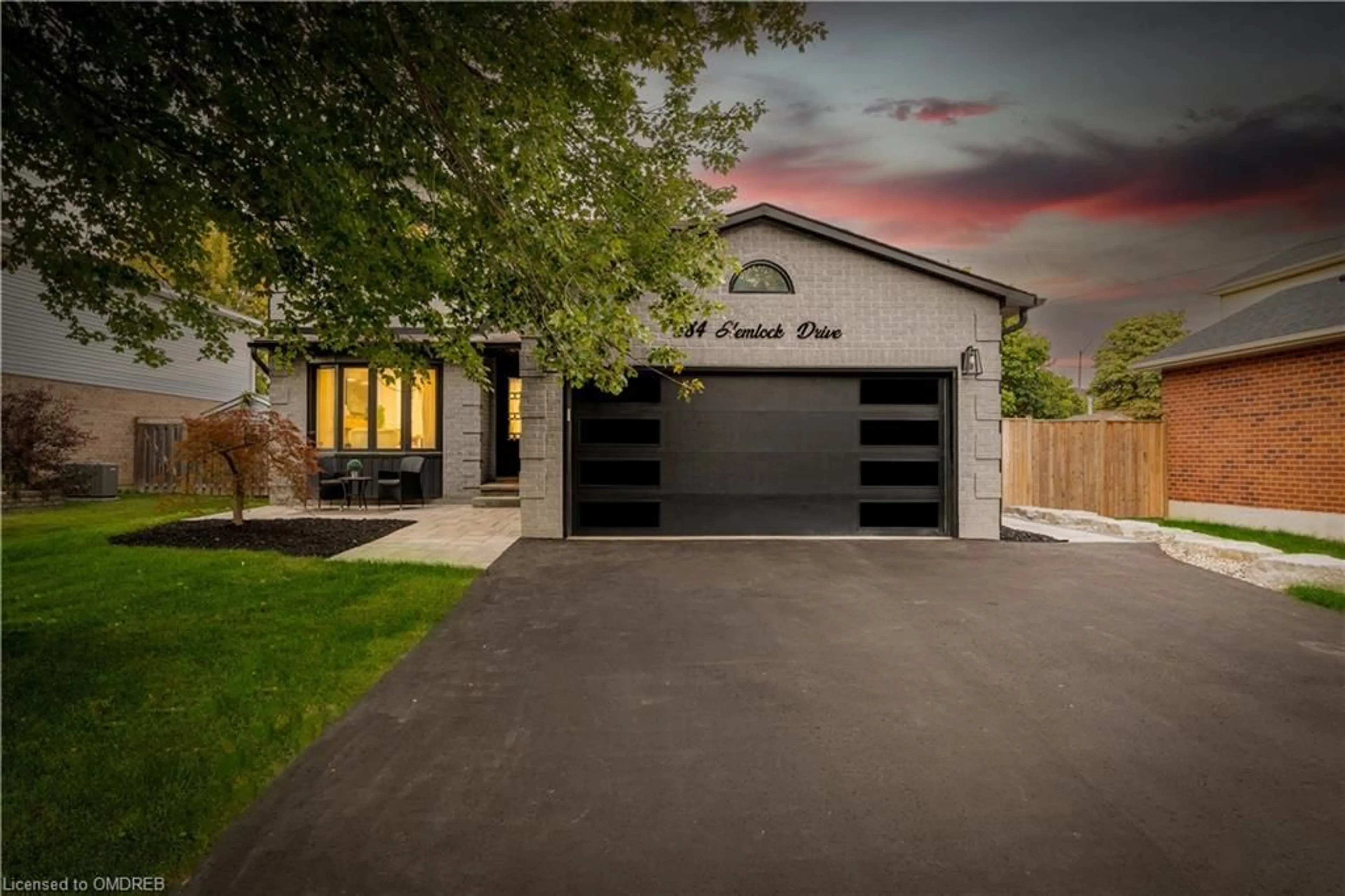 Indoor garage, cement floor for 884 Hemlock Dr, Milton Ontario L9T 3V5