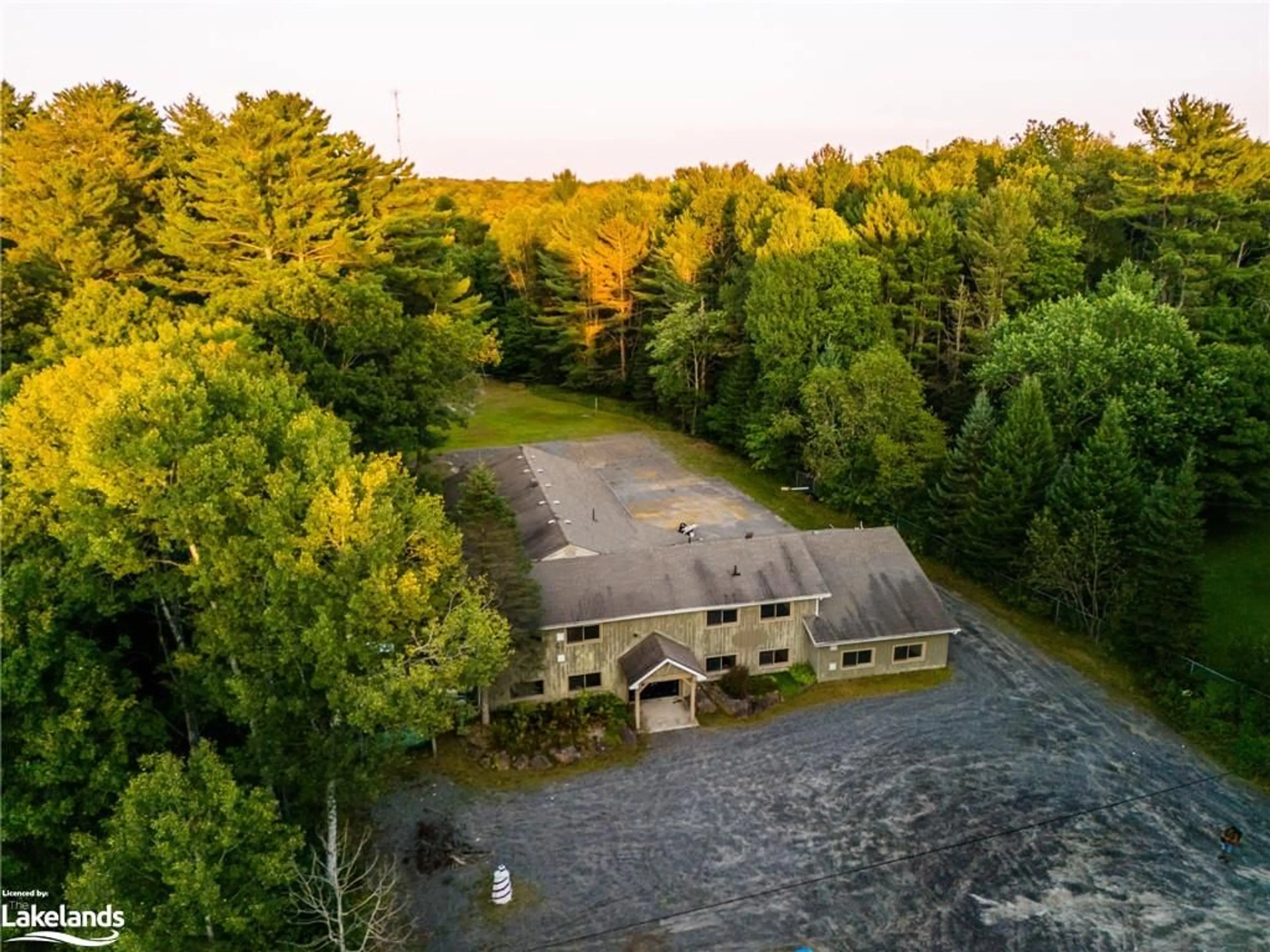 A pic from exterior of the house or condo, cottage for 2483 Old Muskoka Rd, Utterson Ontario P0B 1M0