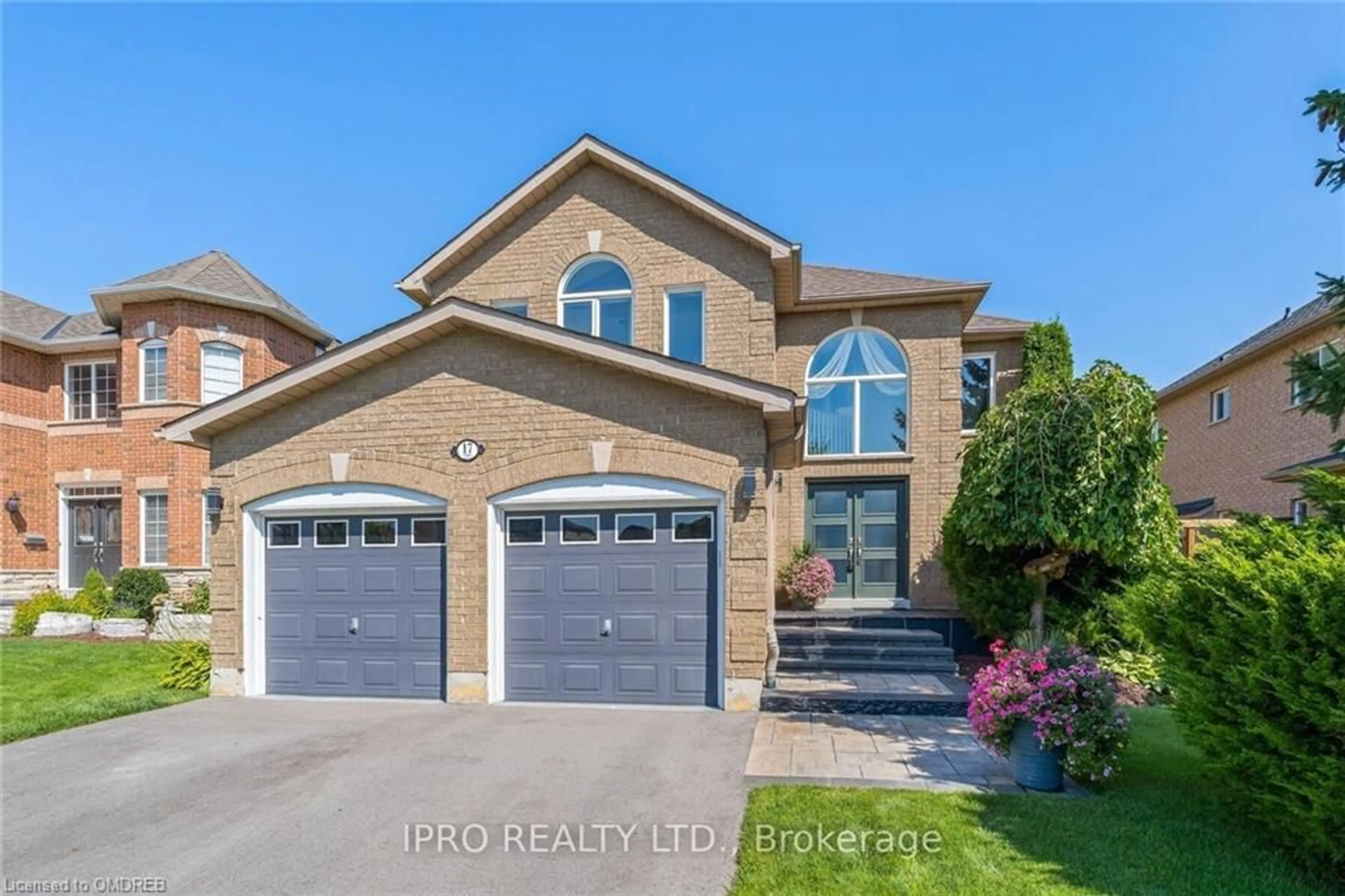 Frontside or backside of a home for 17 Robinson Rd, Georgetown Ontario L7G 6G5