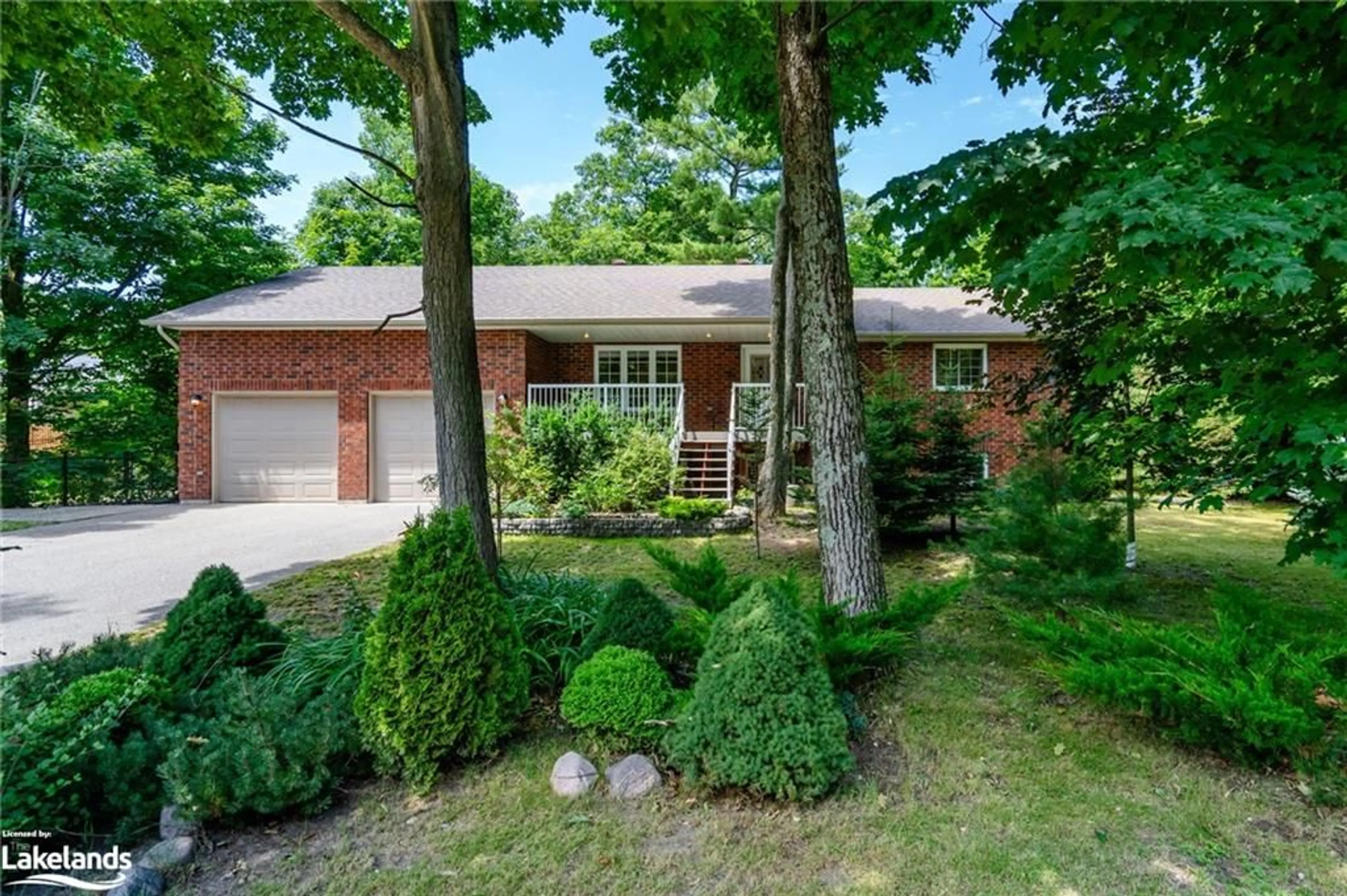 Home with brick exterior material for 6 Parklane Crt, Tiny Ontario L9M 0J1