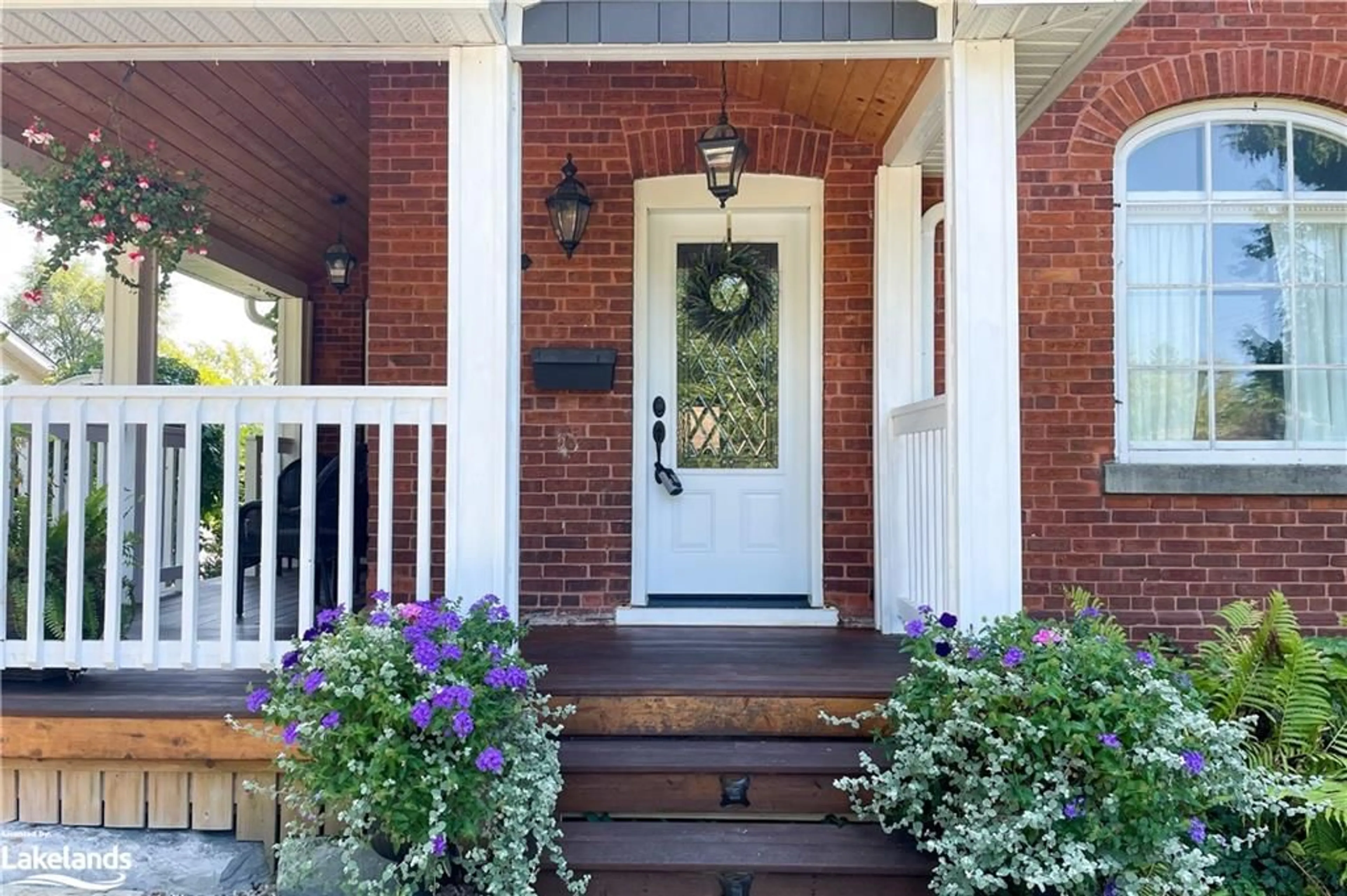 Home with brick exterior material for 439 Birch St, Collingwood Ontario L9Y 2W4