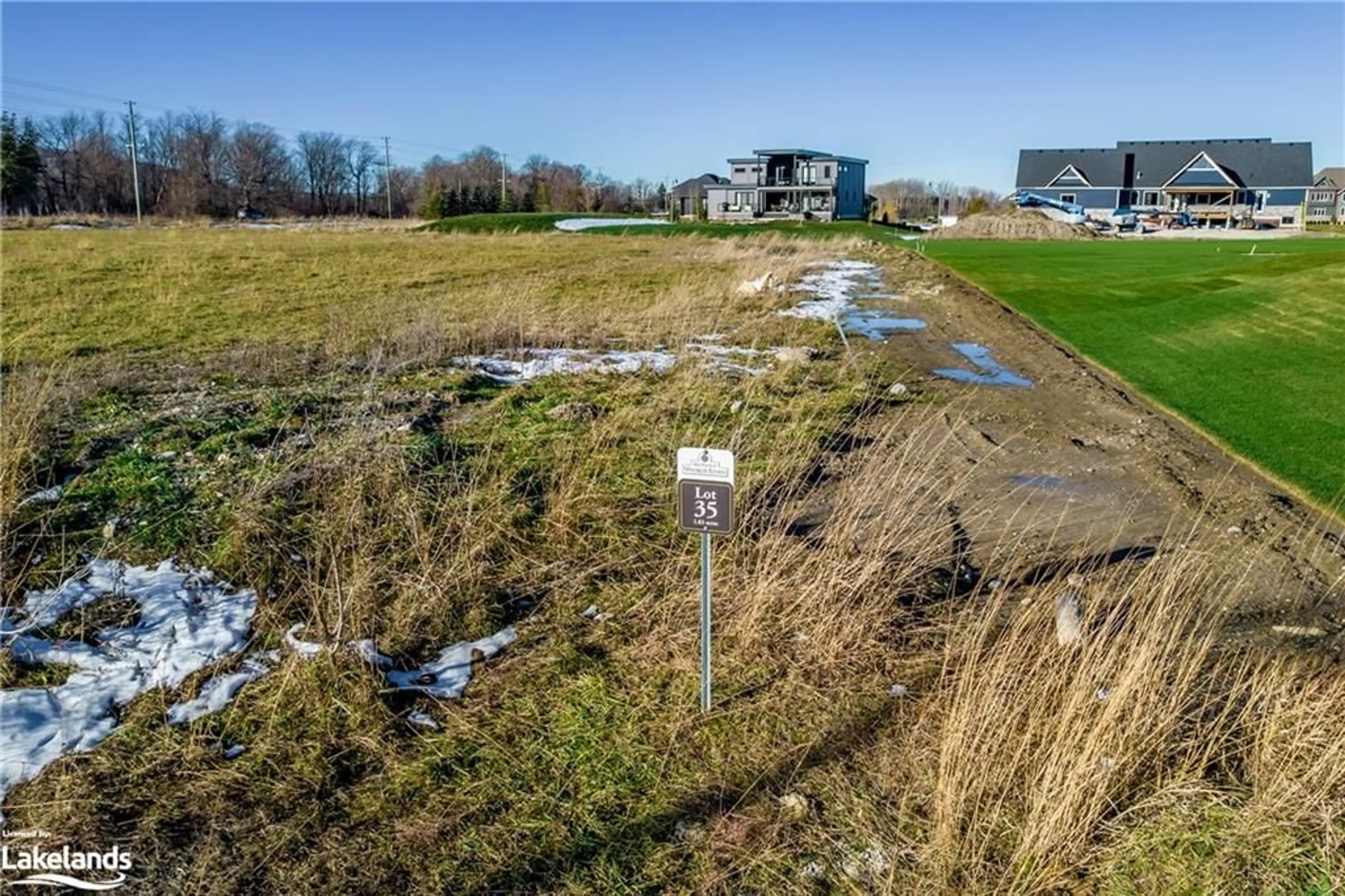 A pic from exterior of the house or condo, the fenced backyard for 19 Raintree Crt, Collingwood Ontario L9Y 0K2