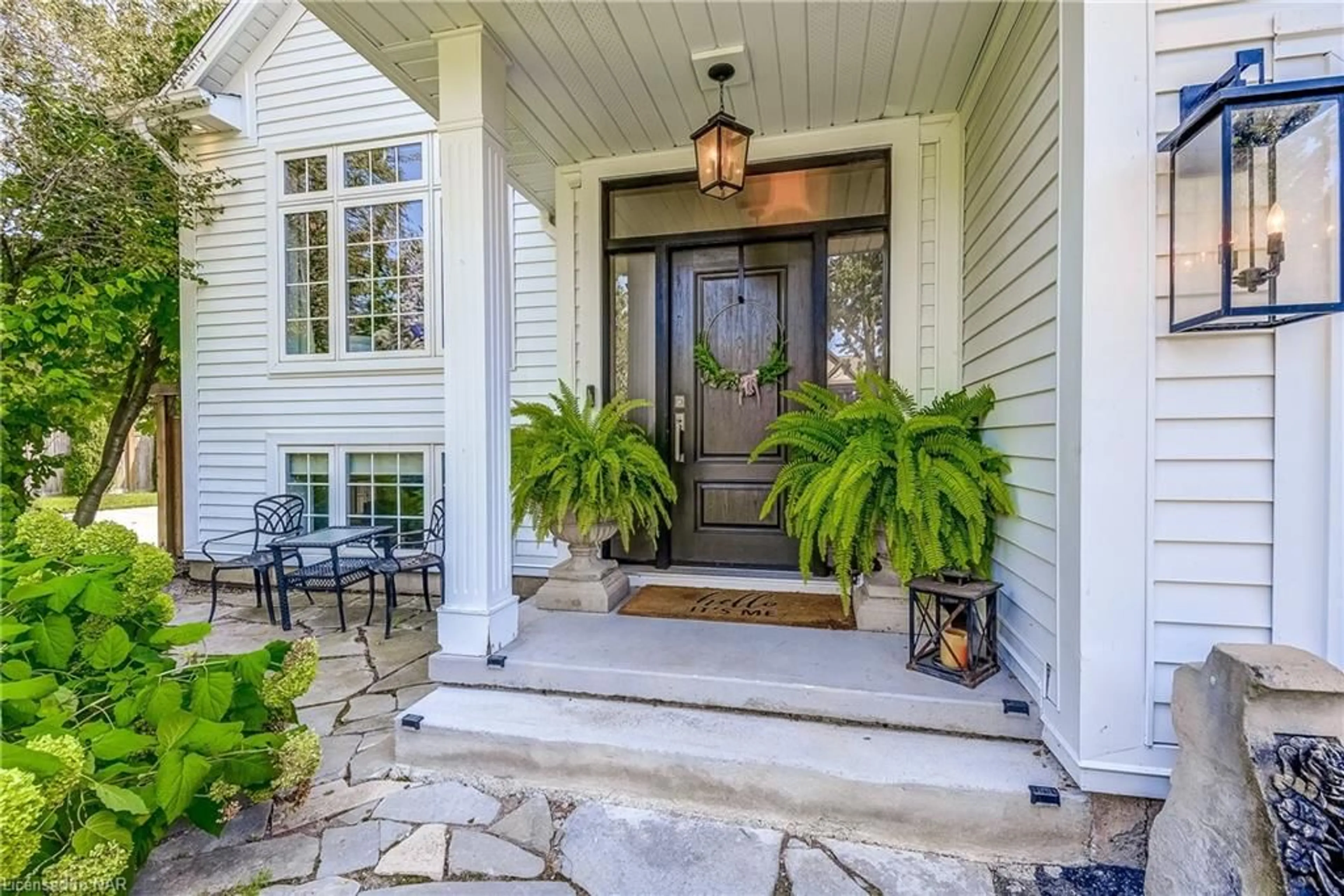 Indoor entryway, wood floors for 764 Green St, Niagara-on-the-Lake Ontario L0S 1J0