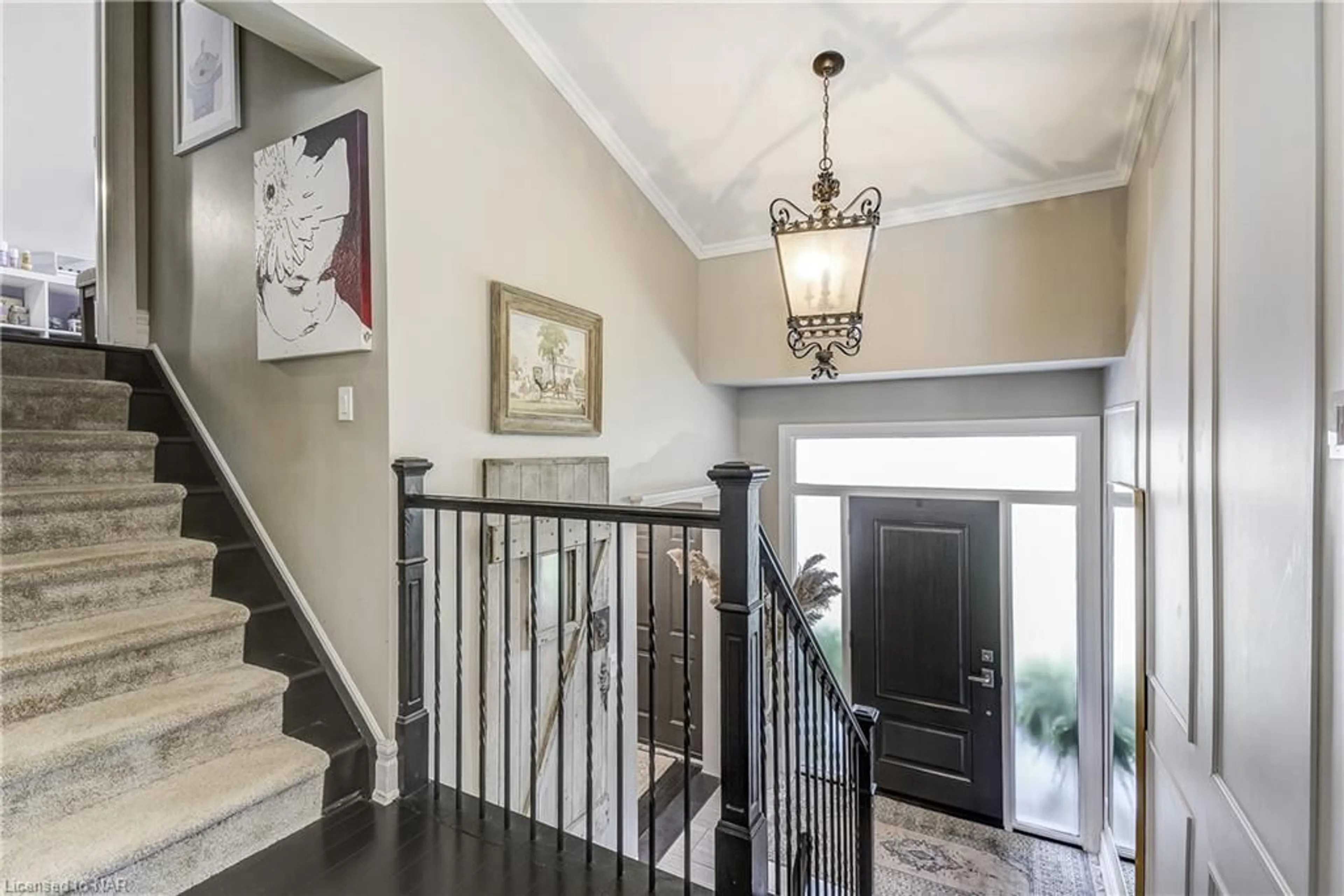 Indoor entryway, wood floors for 764 Green St, Niagara-on-the-Lake Ontario L0S 1J0