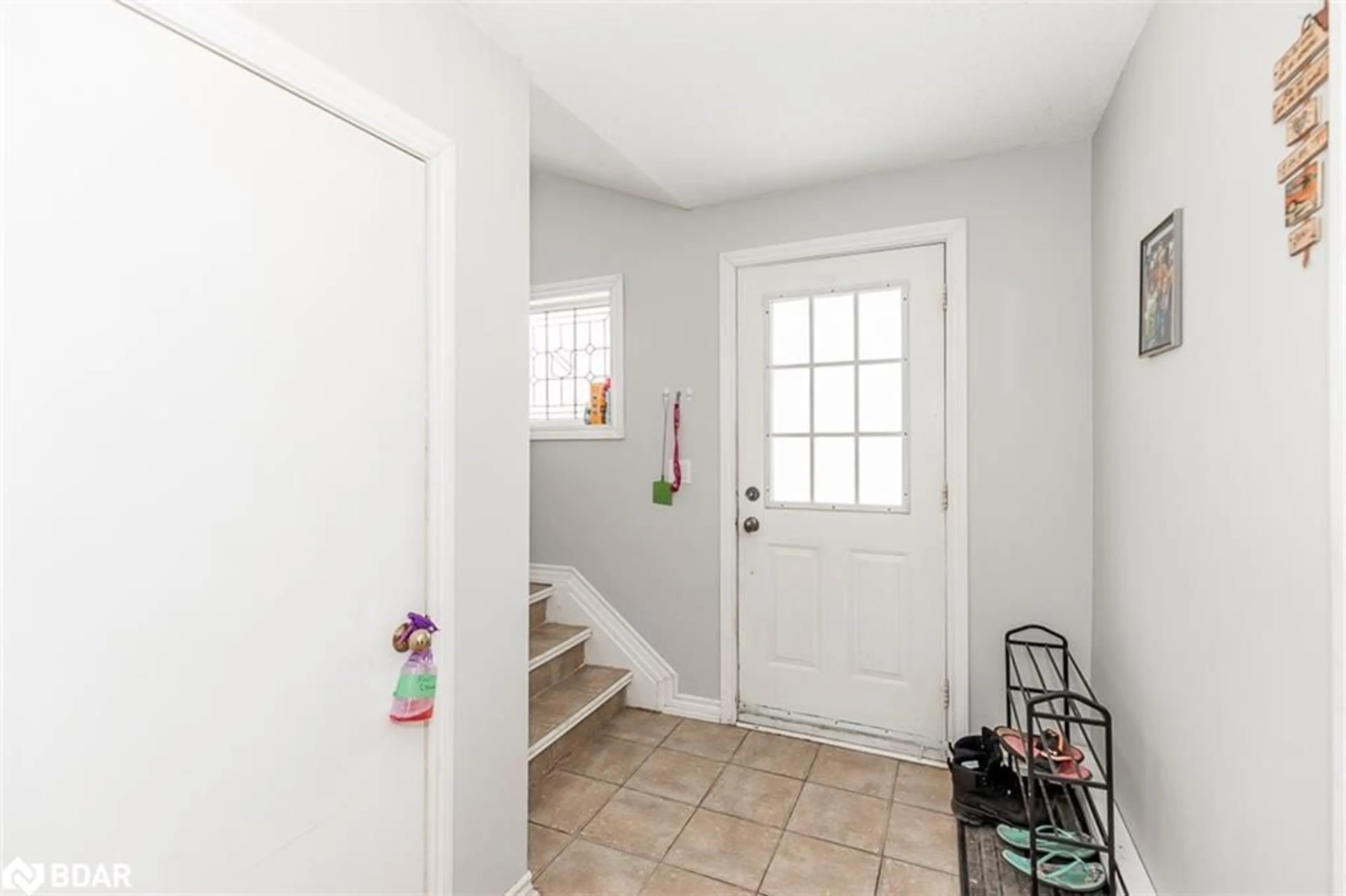 Indoor entryway, wood floors for 438 Hugel Ave, Midland Ontario L9M 1R2