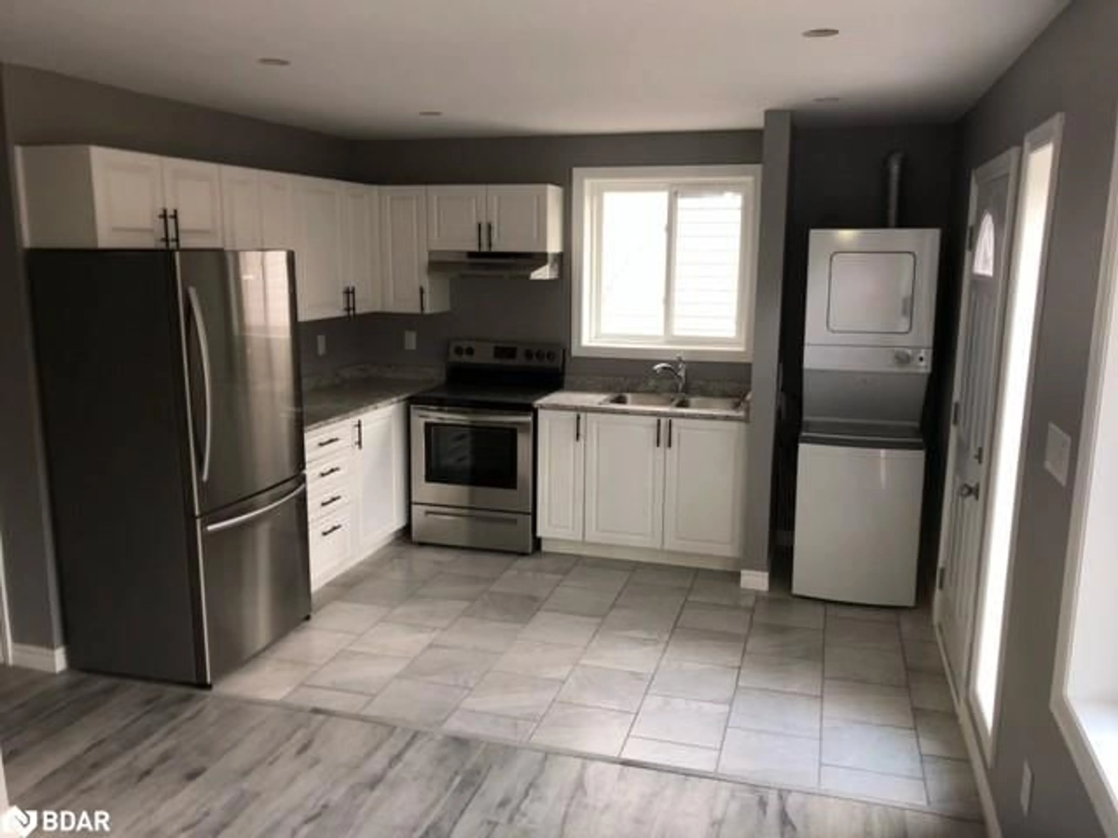 Open concept kitchen for 104 Daphne Cres #1, 2, 3, Barrie Ontario L4M 2Z1