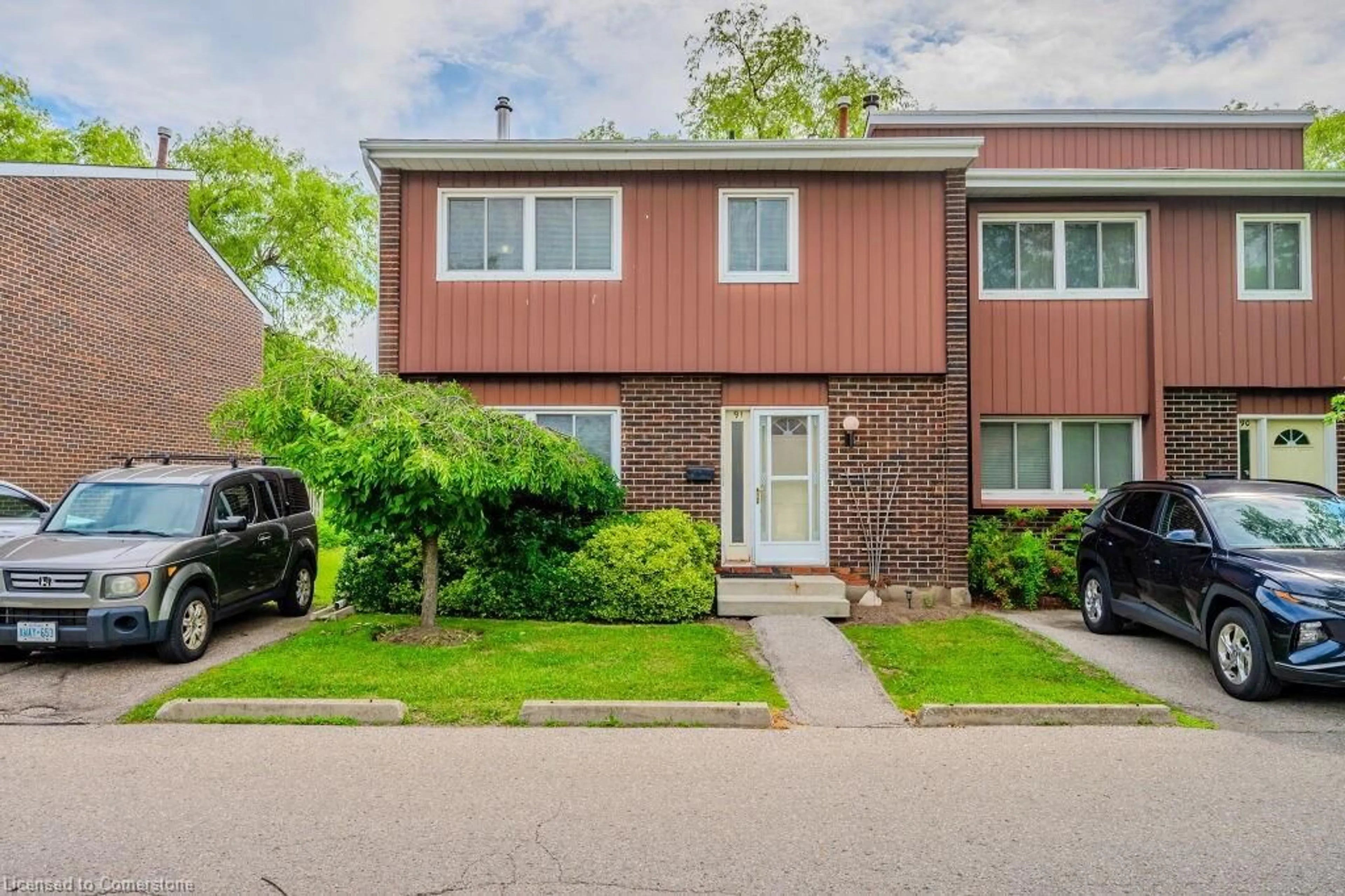 A pic from exterior of the house or condo, the street view for 121 University Ave #91, Waterloo Ontario N2J 4J1