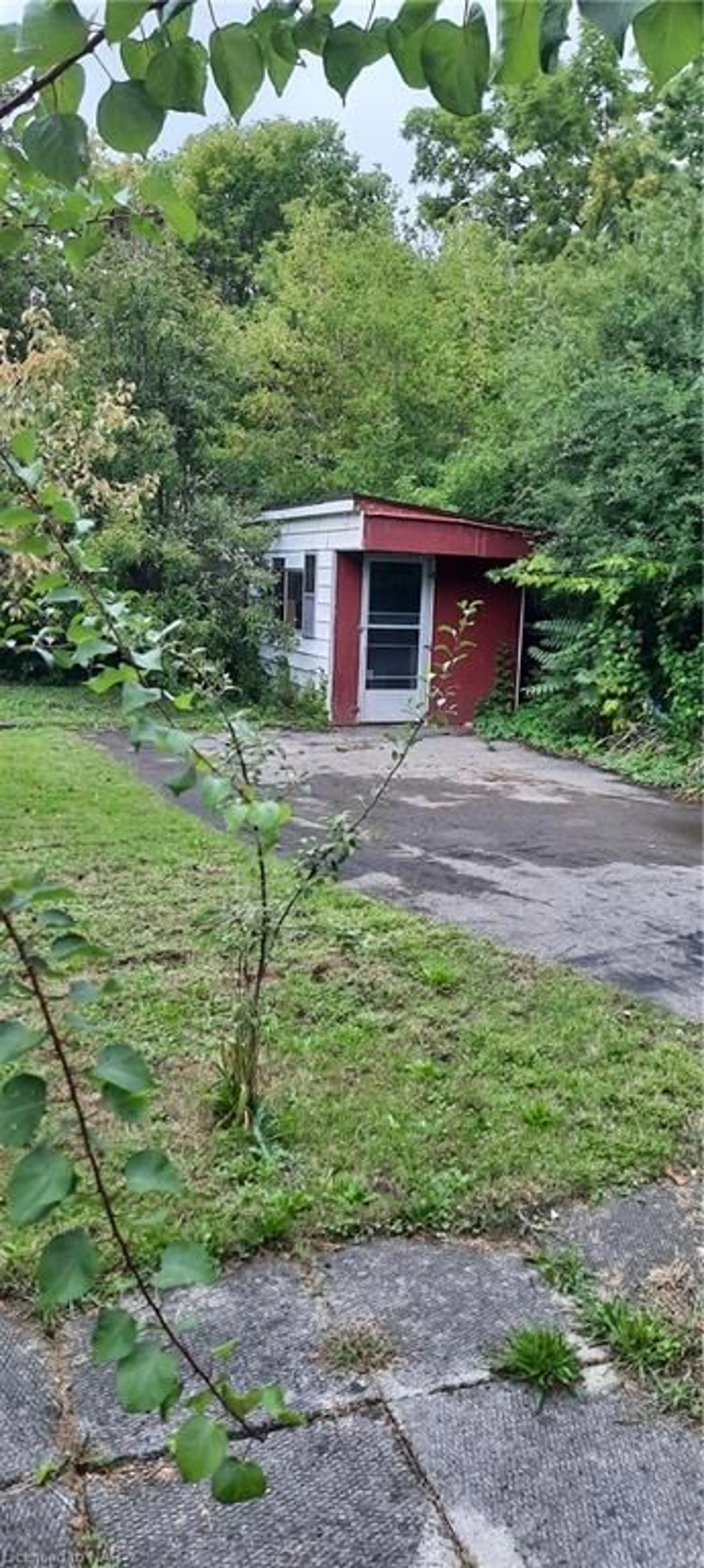 Shed for 5013 Saint Clair Ave, Niagara Falls Ontario L2E 3T8