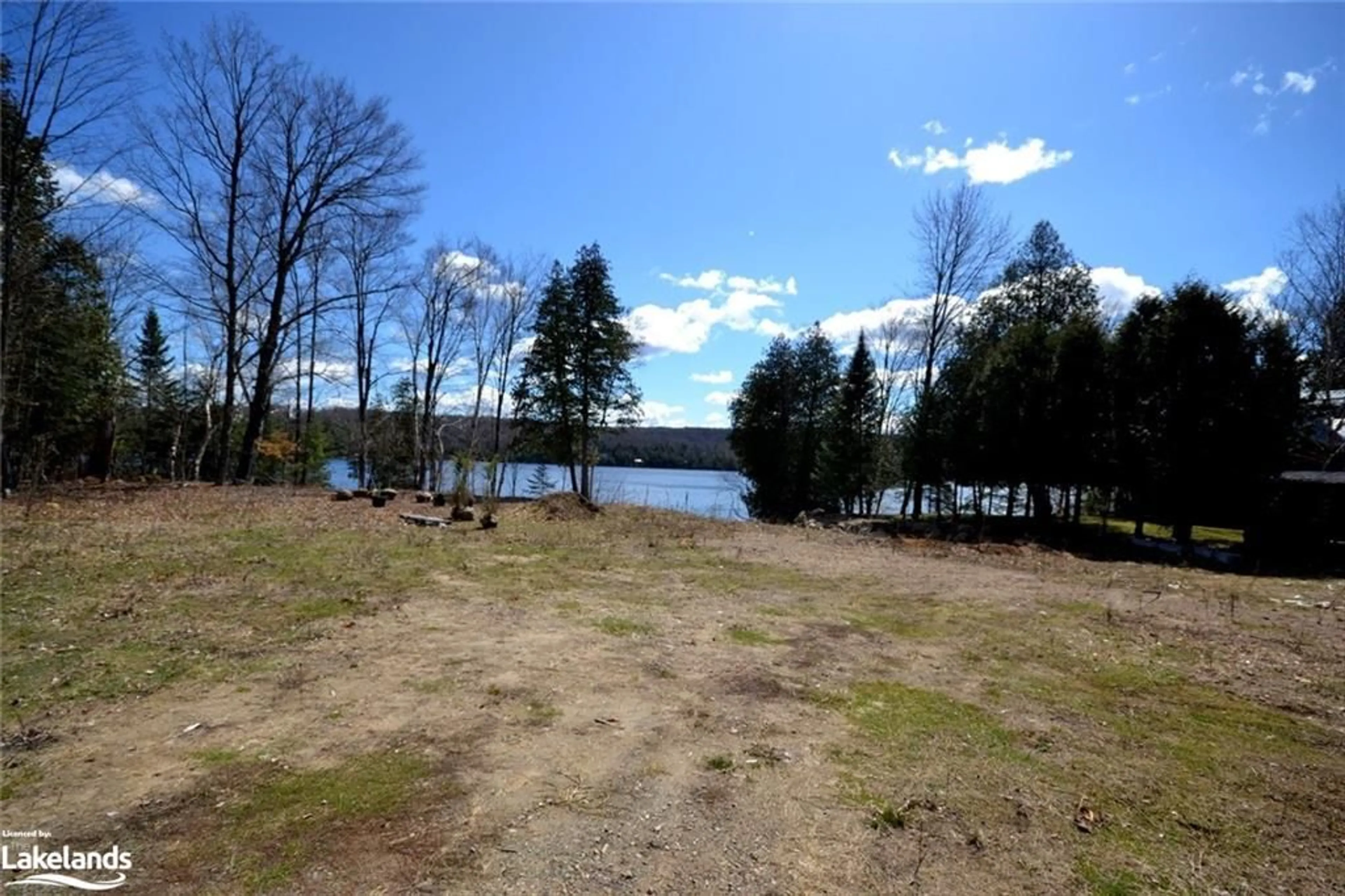 Patio, lake for 1956 Wigamog Rd, Haliburton Ontario K0M 1S0