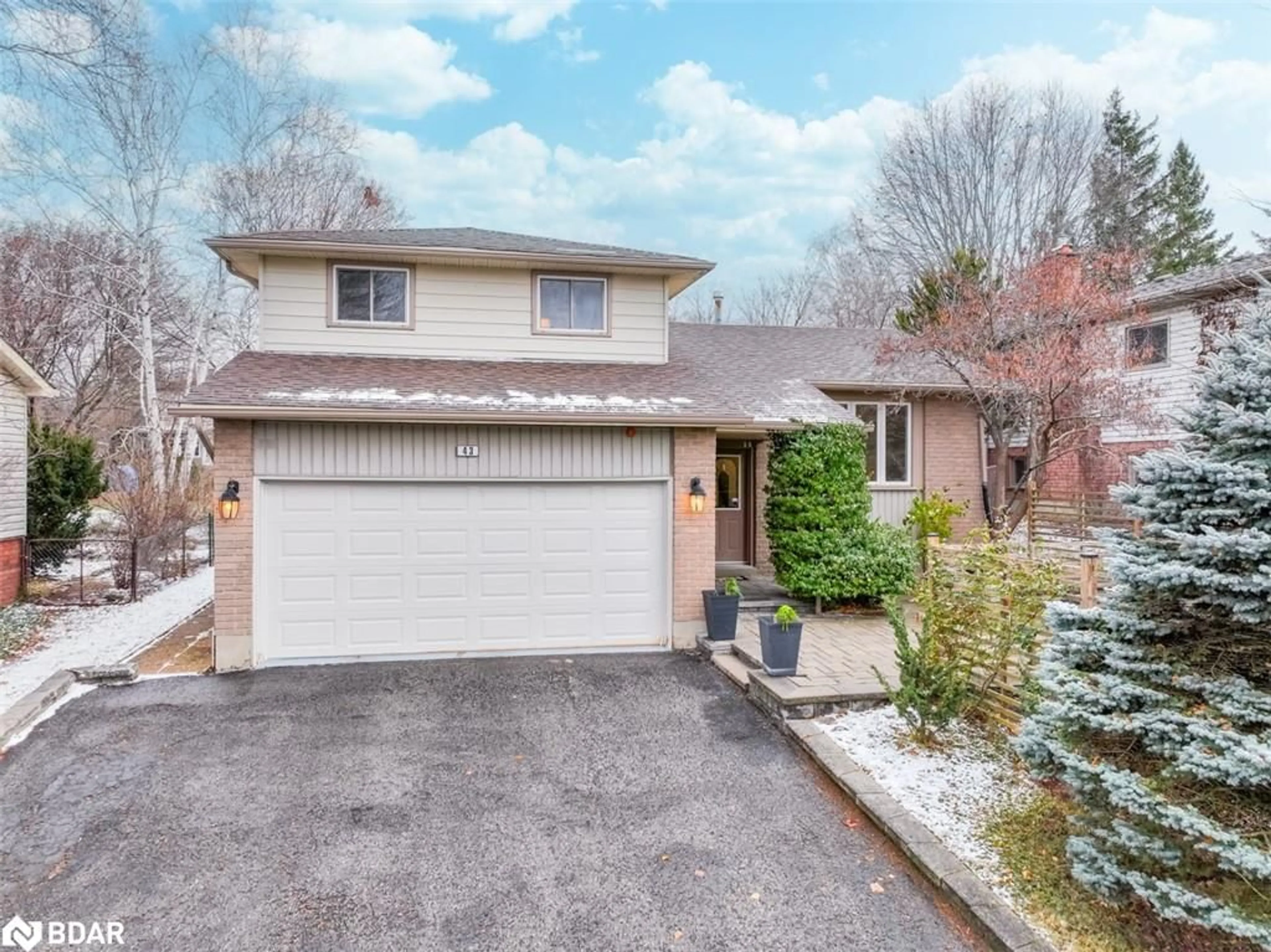 Frontside or backside of a home, cottage for 43 Shoreview Dr, Barrie Ontario L4M 1G2