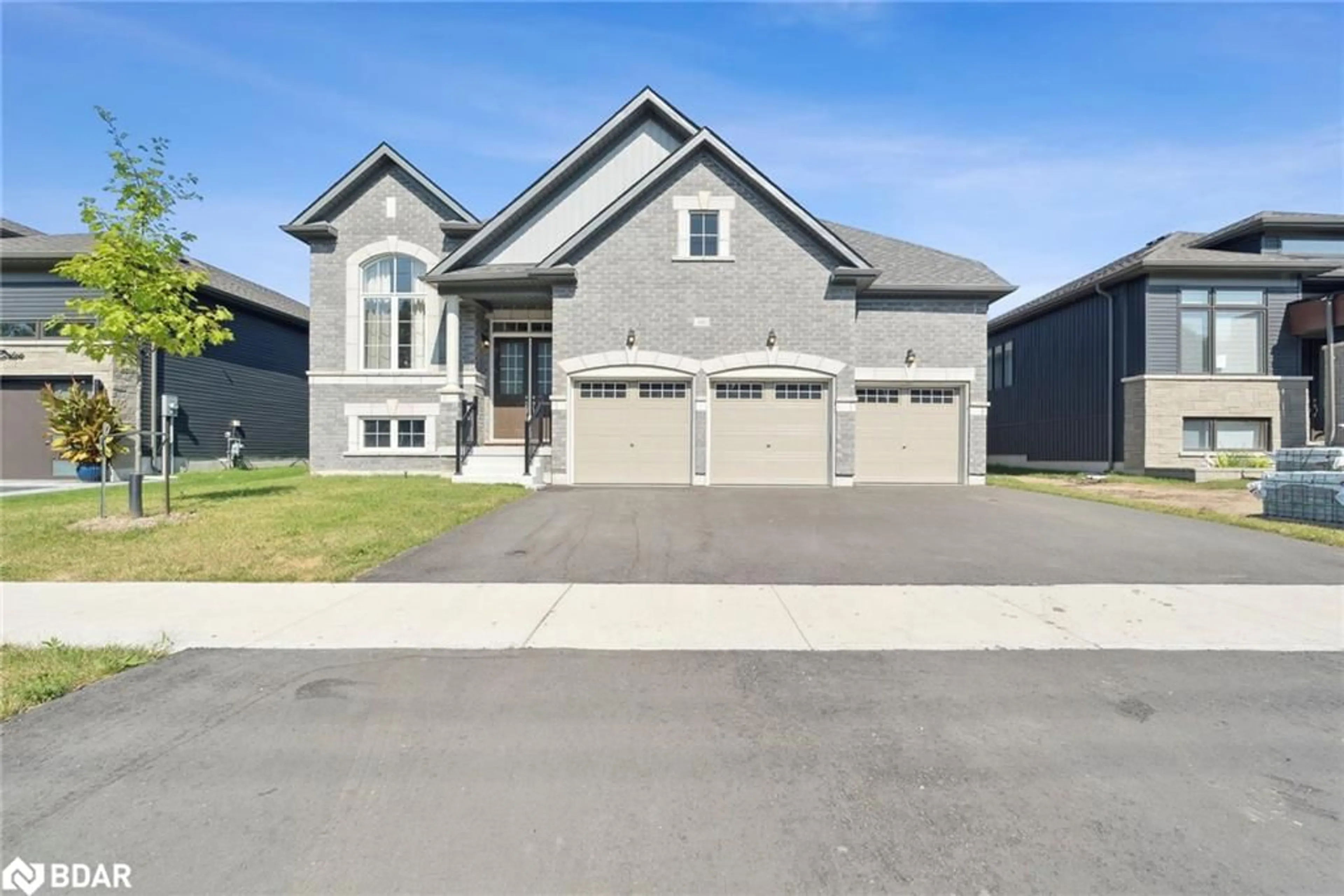 Frontside or backside of a home, the street view for 346 Ramblewood Drive Dr, Wasaga Beach Ontario L9Z 0L5