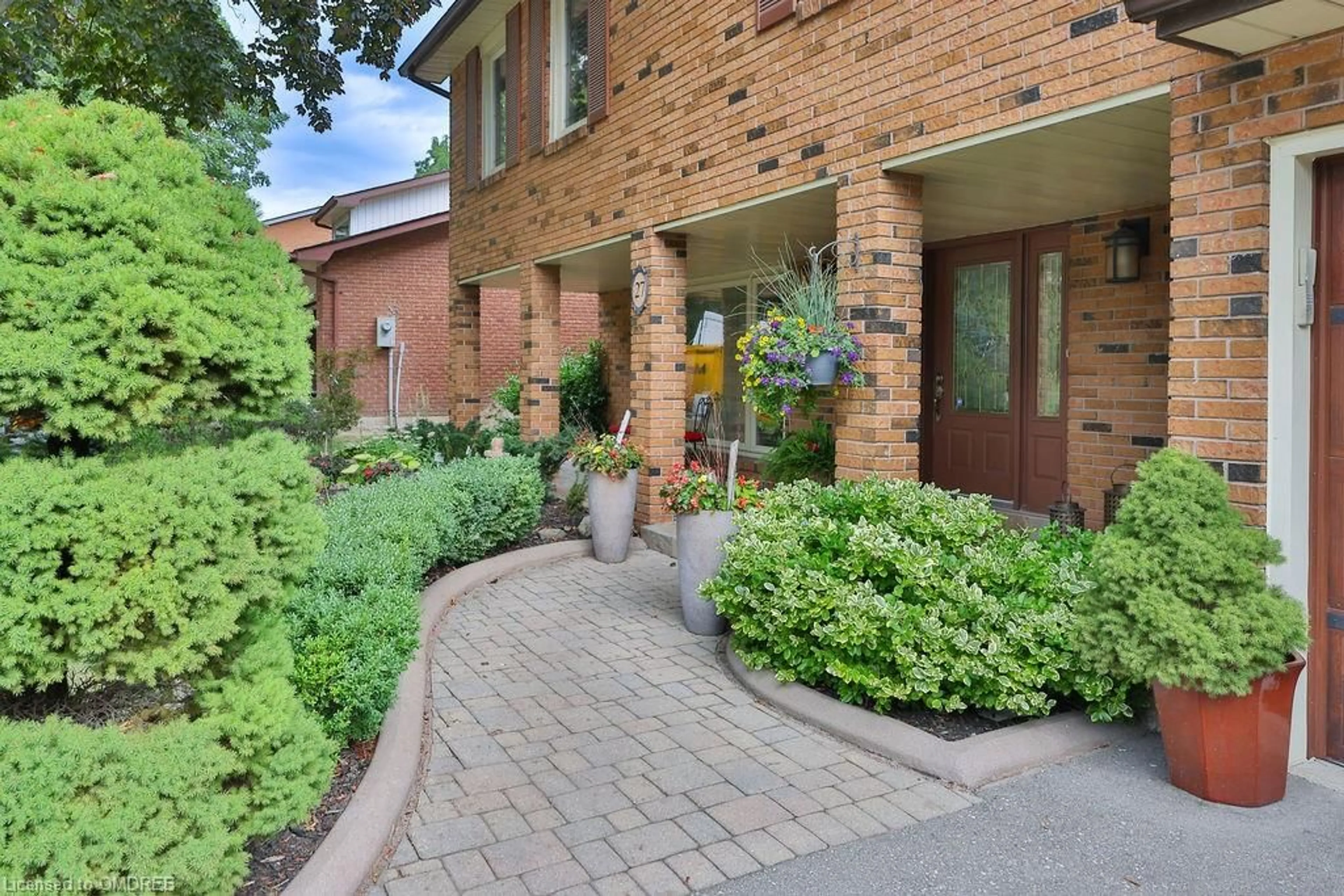 Home with brick exterior material for 27 Arkendo Dr, Oakville Ontario L6J 5T8