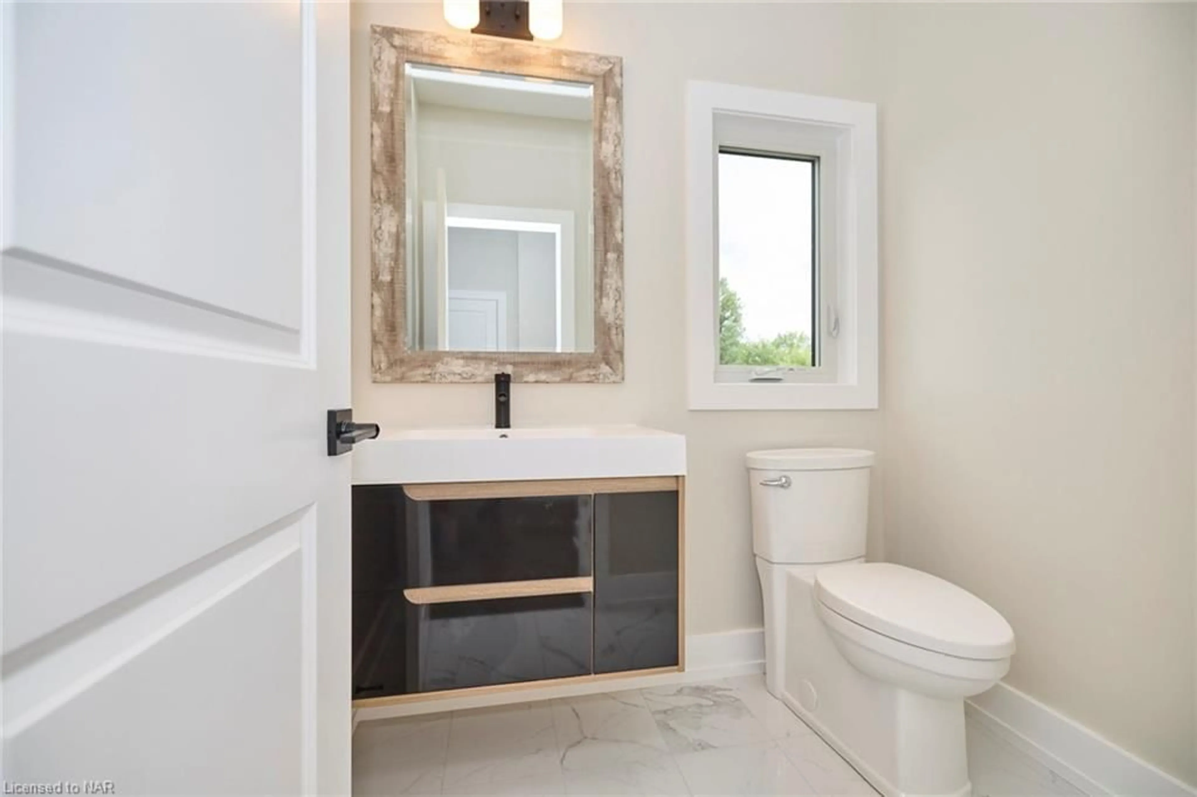 Bathroom, ceramic floors for 3459 East Main St, Stevensville Ontario L0S 1S0