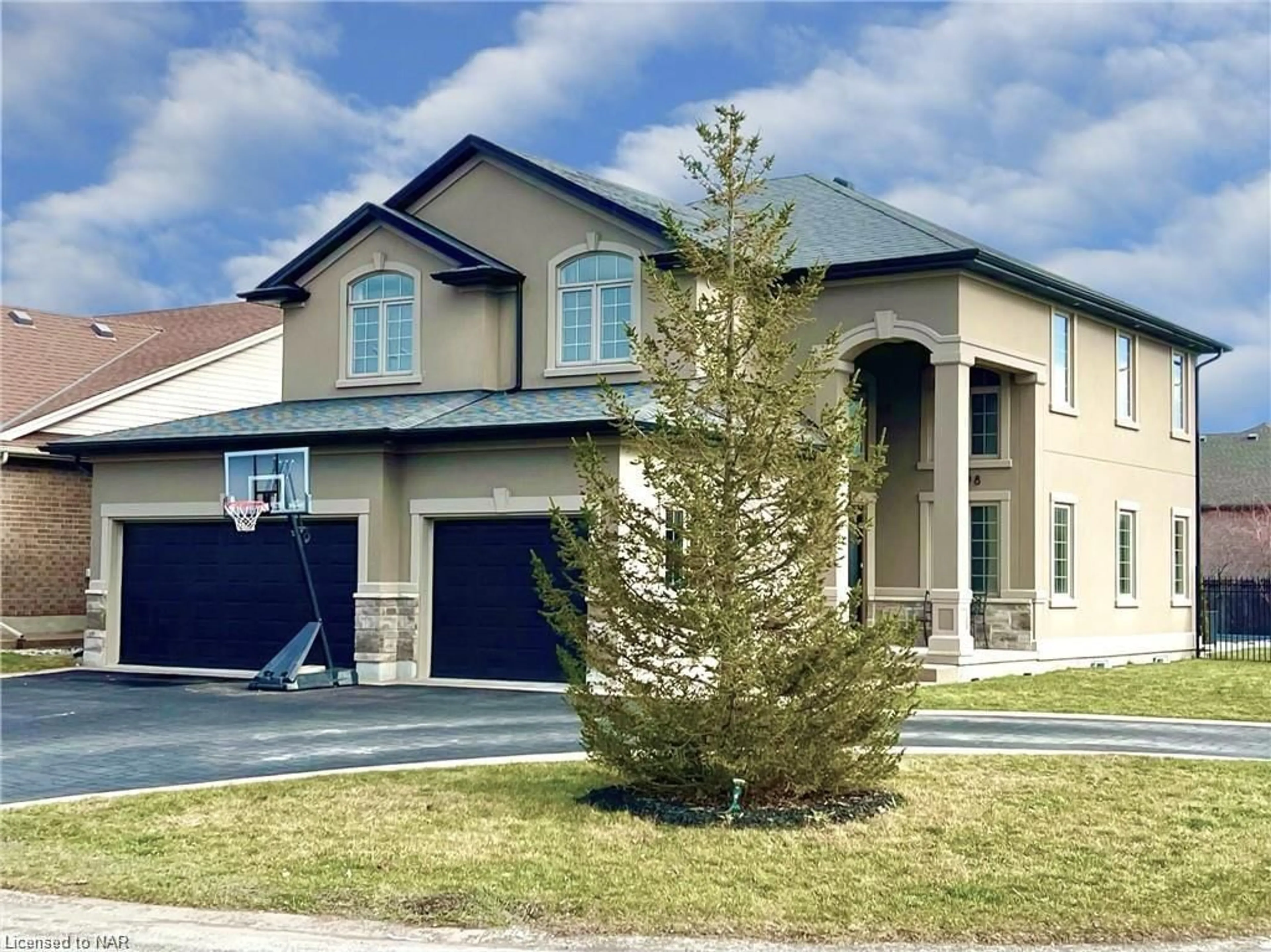 Frontside or backside of a home, the street view for 6498 Christopher Crescent Cres, Niagara Falls Ontario L2H 0B3