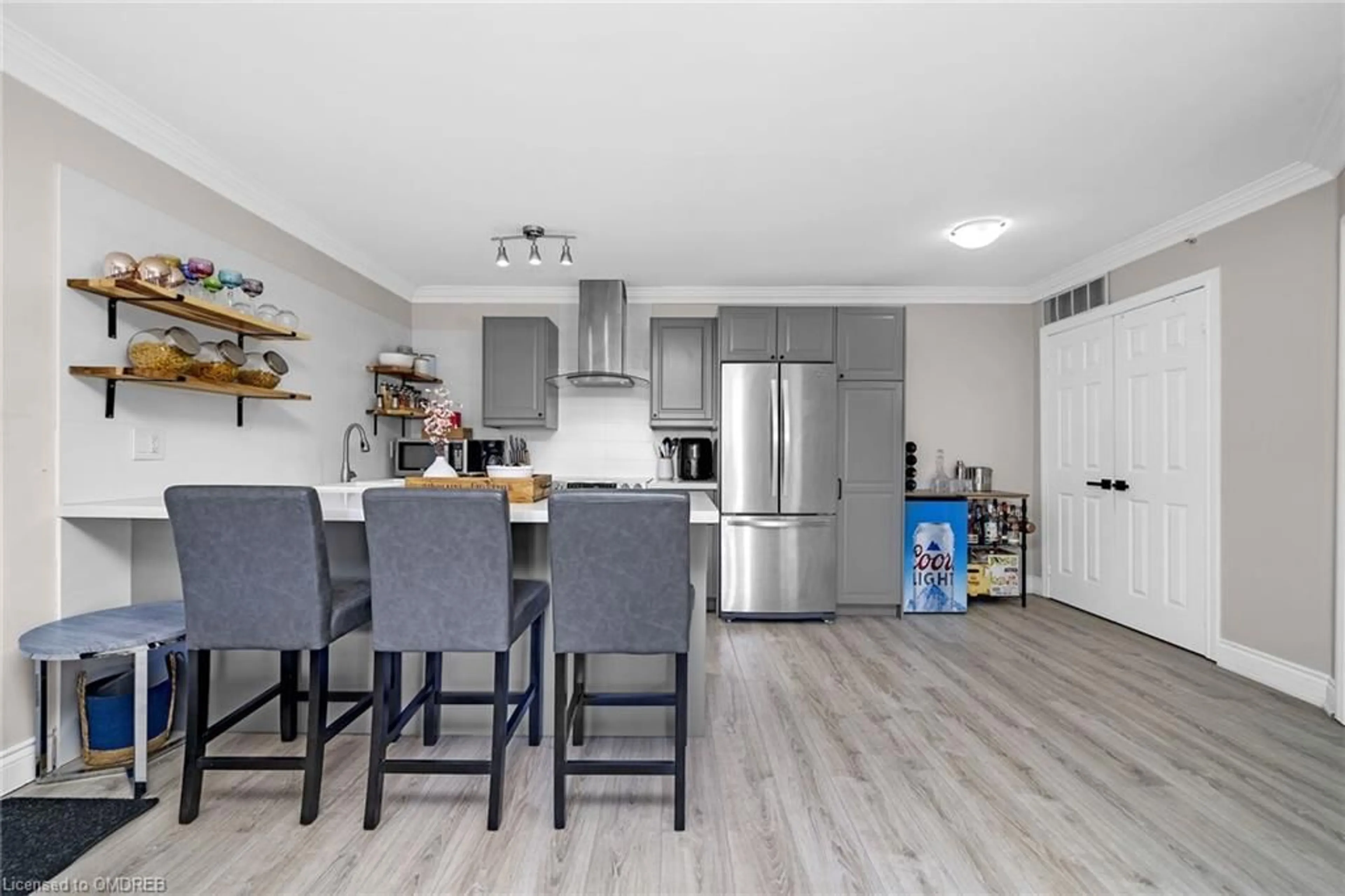 Open concept kitchen for 1451 Walker's Line #314, Burlington Ontario L7M 4P1