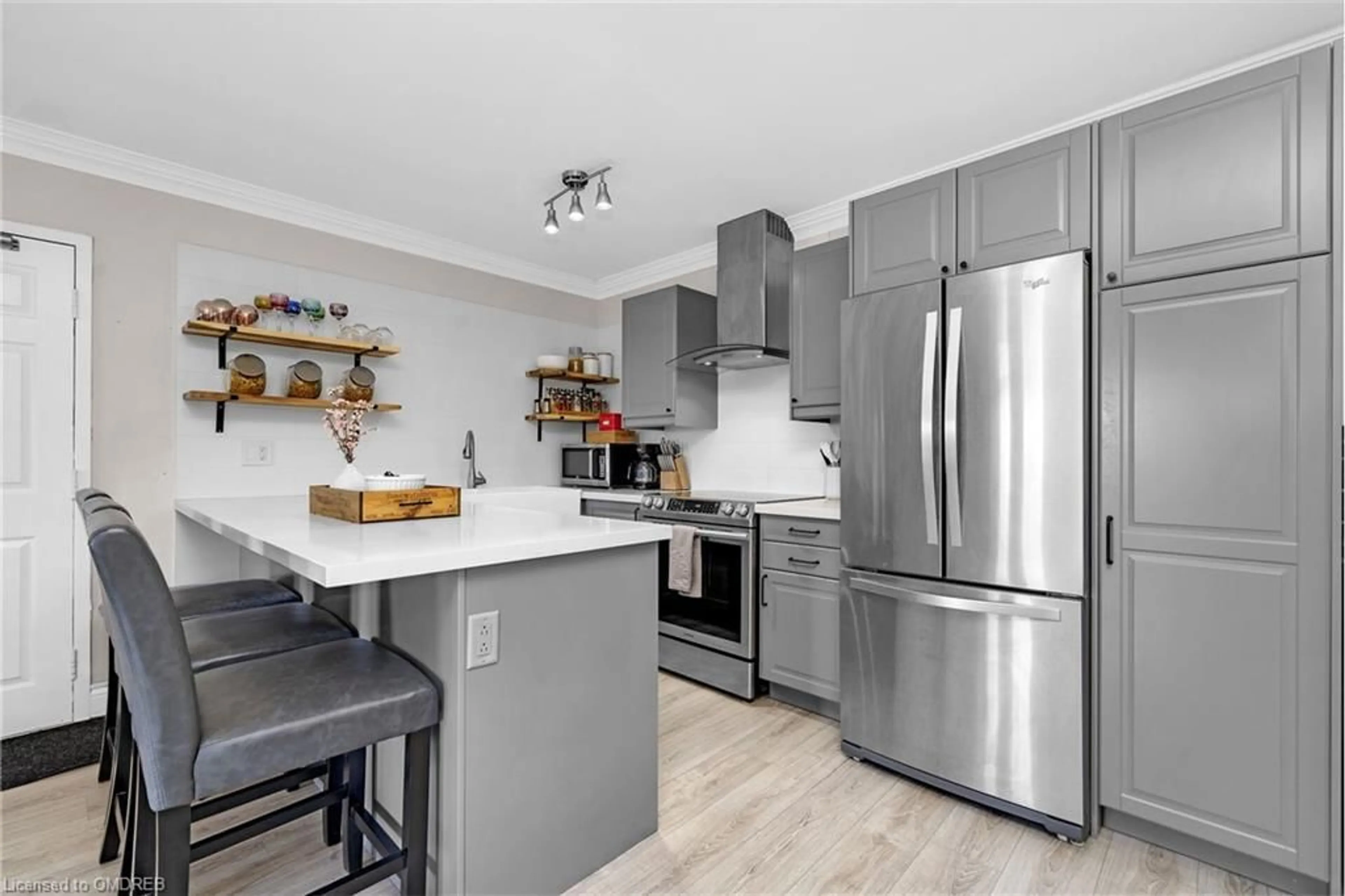 Open concept kitchen for 1451 Walker's Line #314, Burlington Ontario L7M 4P1