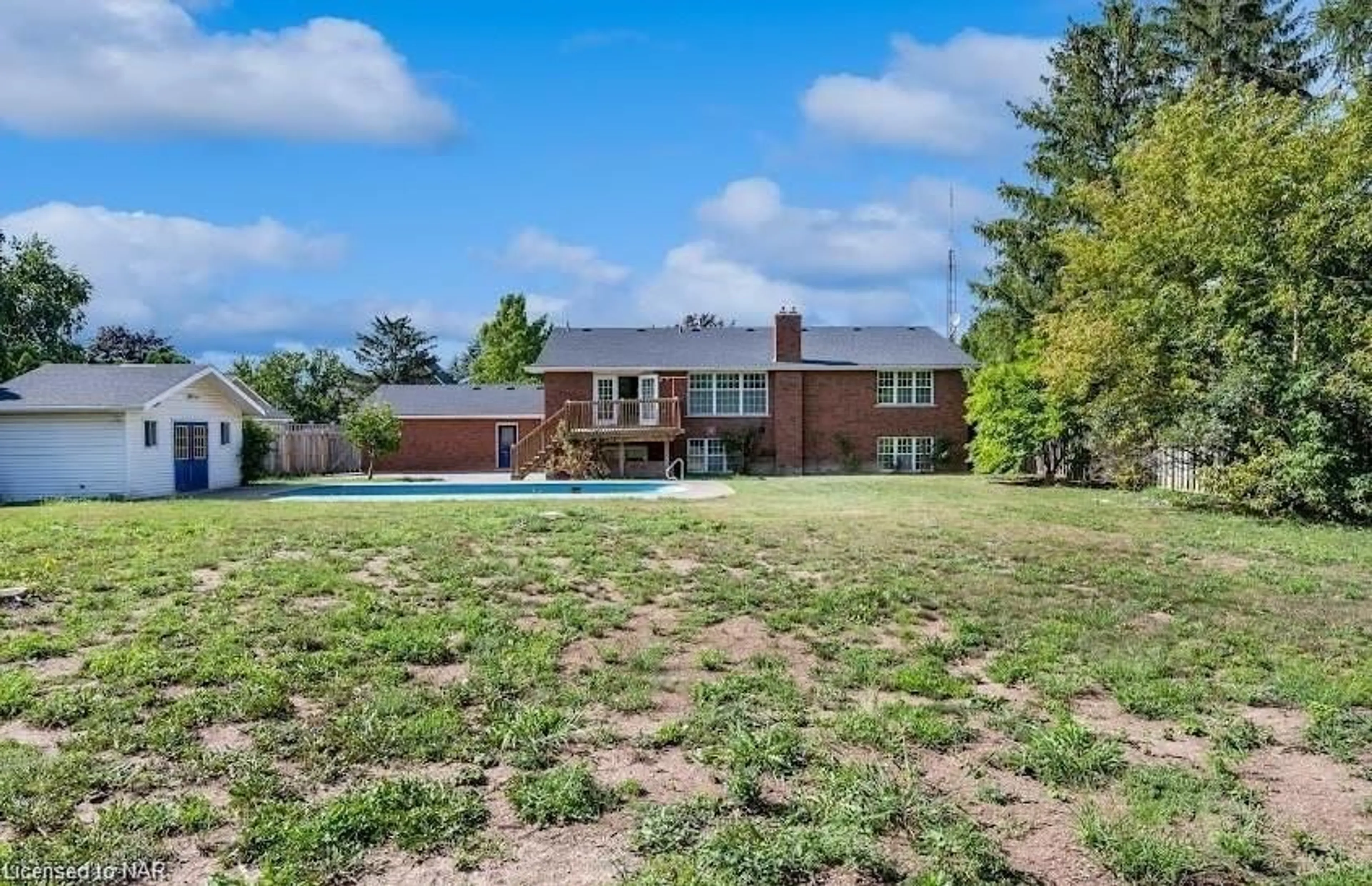 Frontside or backside of a home, the fenced backyard for 4 Merritt Cir, Niagara-on-the-Lake Ontario L0S 1J0