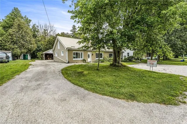 205 King St, Harriston 2