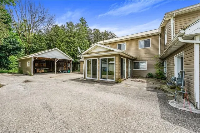205 King St, Harriston 3
