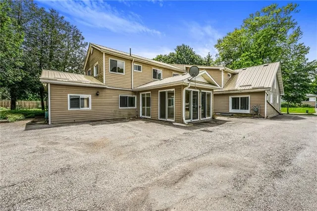 205 King St, Harriston 4