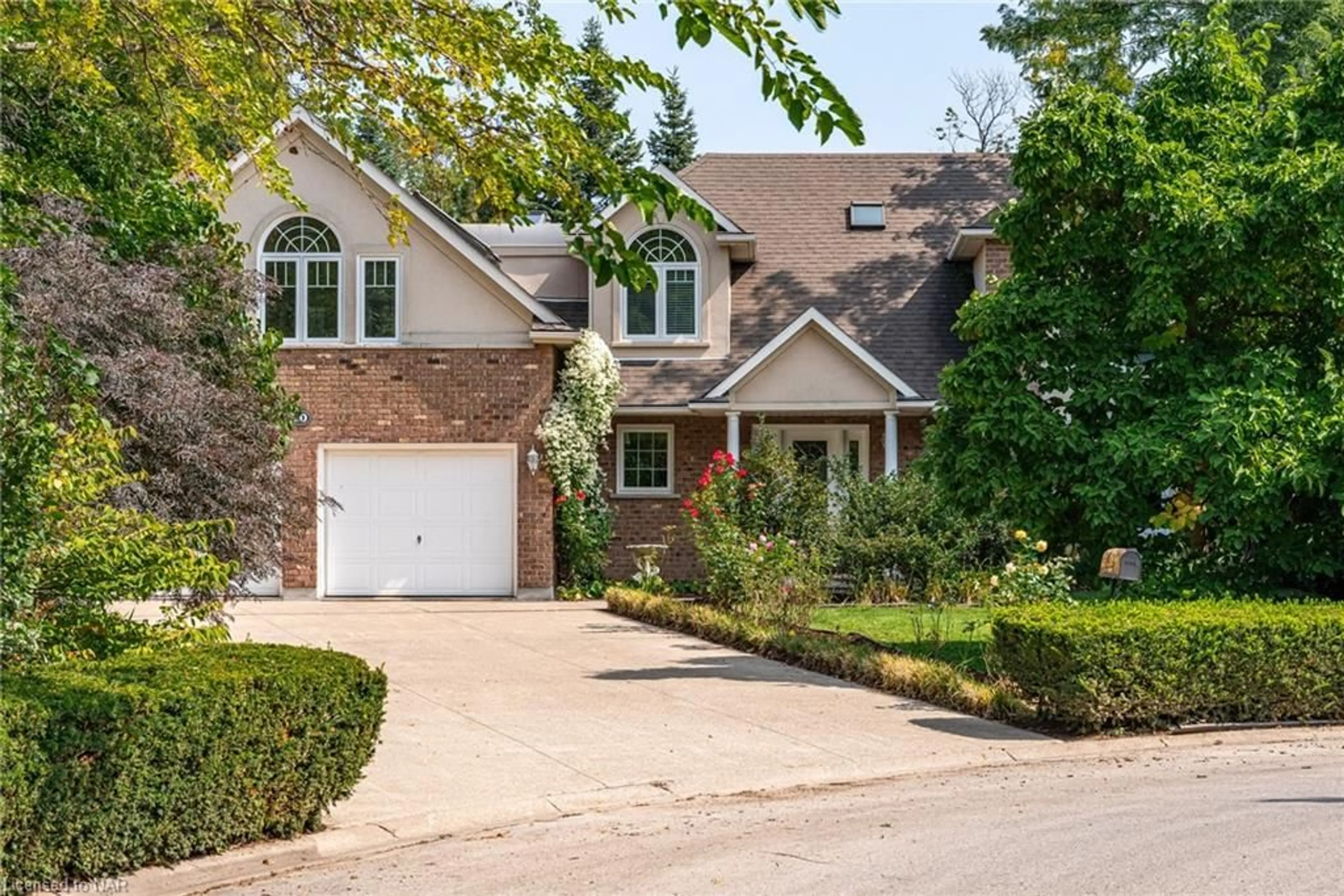 Home with brick exterior material for 10 Watersedge Circle Cir, St. Catharines Ontario L2N 7S4