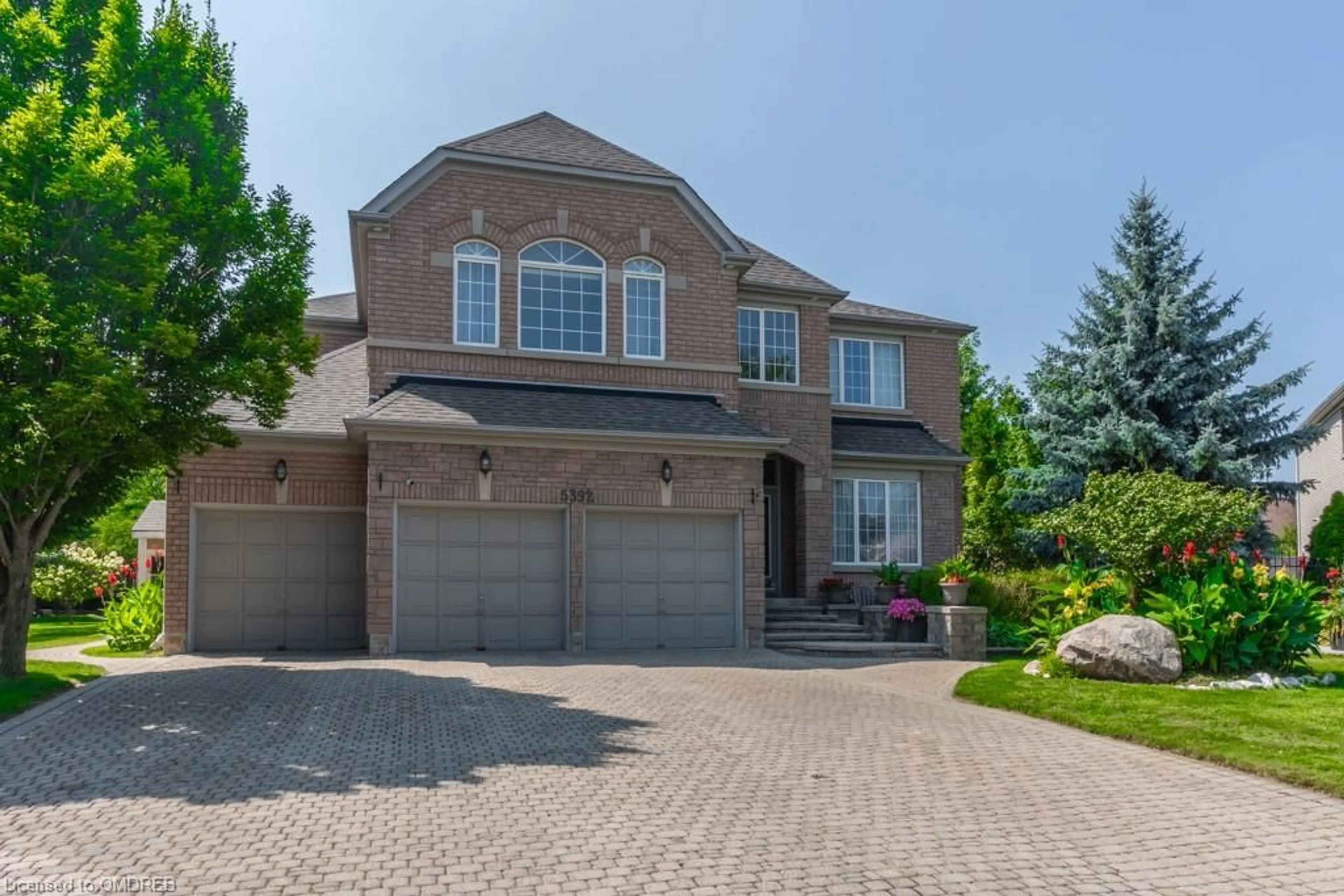 Home with brick exterior material for 5392 Vail Crt, Mississauga Ontario L5M 6G9