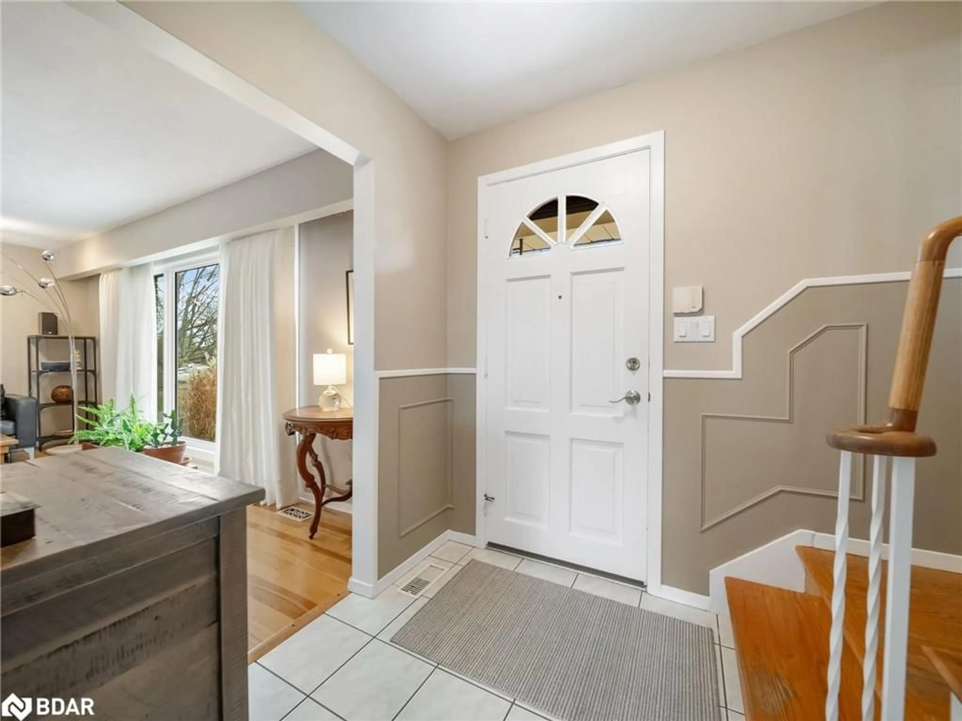 Indoor entryway, wood floors for 126 Martin Dr, Orillia Ontario L3V 3P3