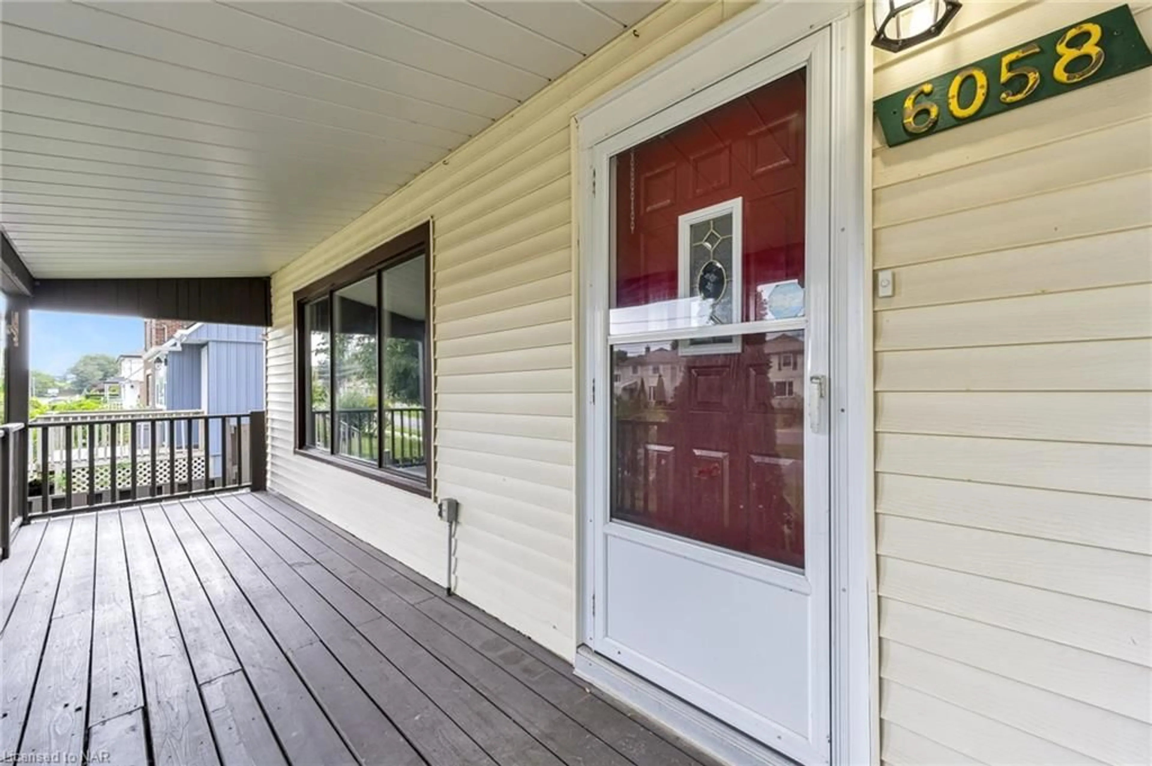 Indoor entryway for 6058 Biamonte Pky, Niagara Falls Ontario L2E 1Y6