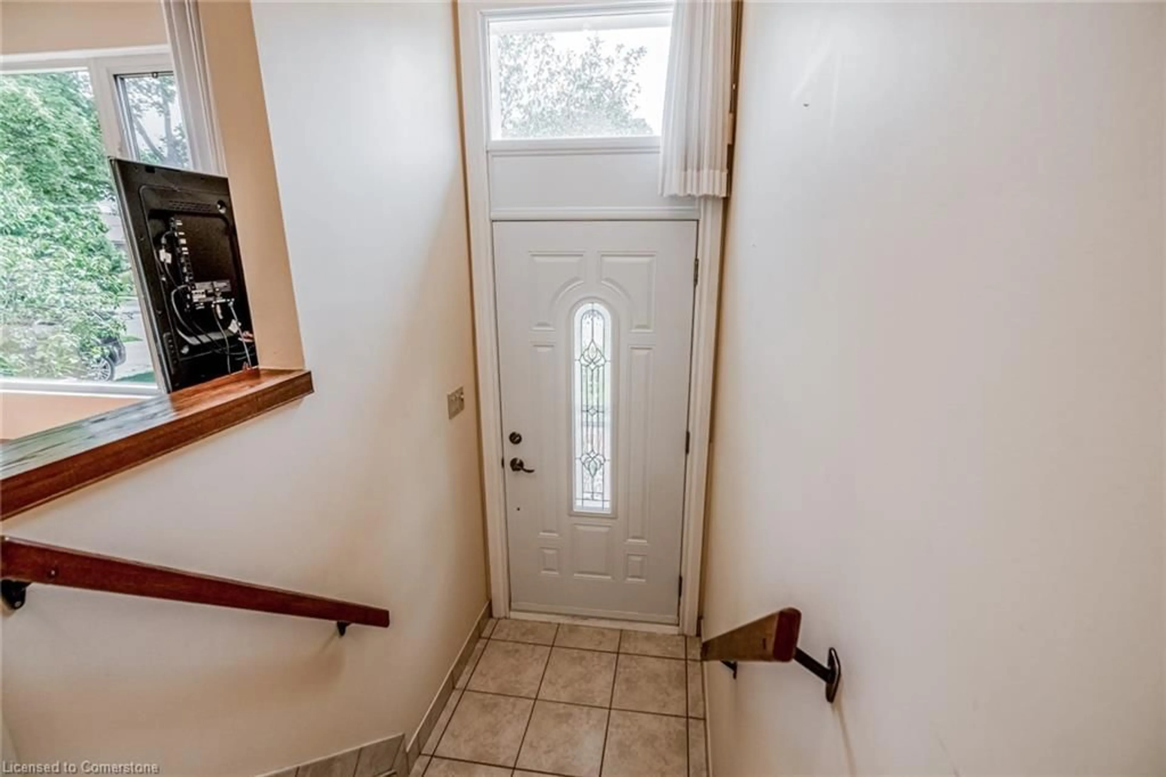 Indoor entryway, unknown floor for 1165 Flagship Dr, Mississauga Ontario L4Y 2K3