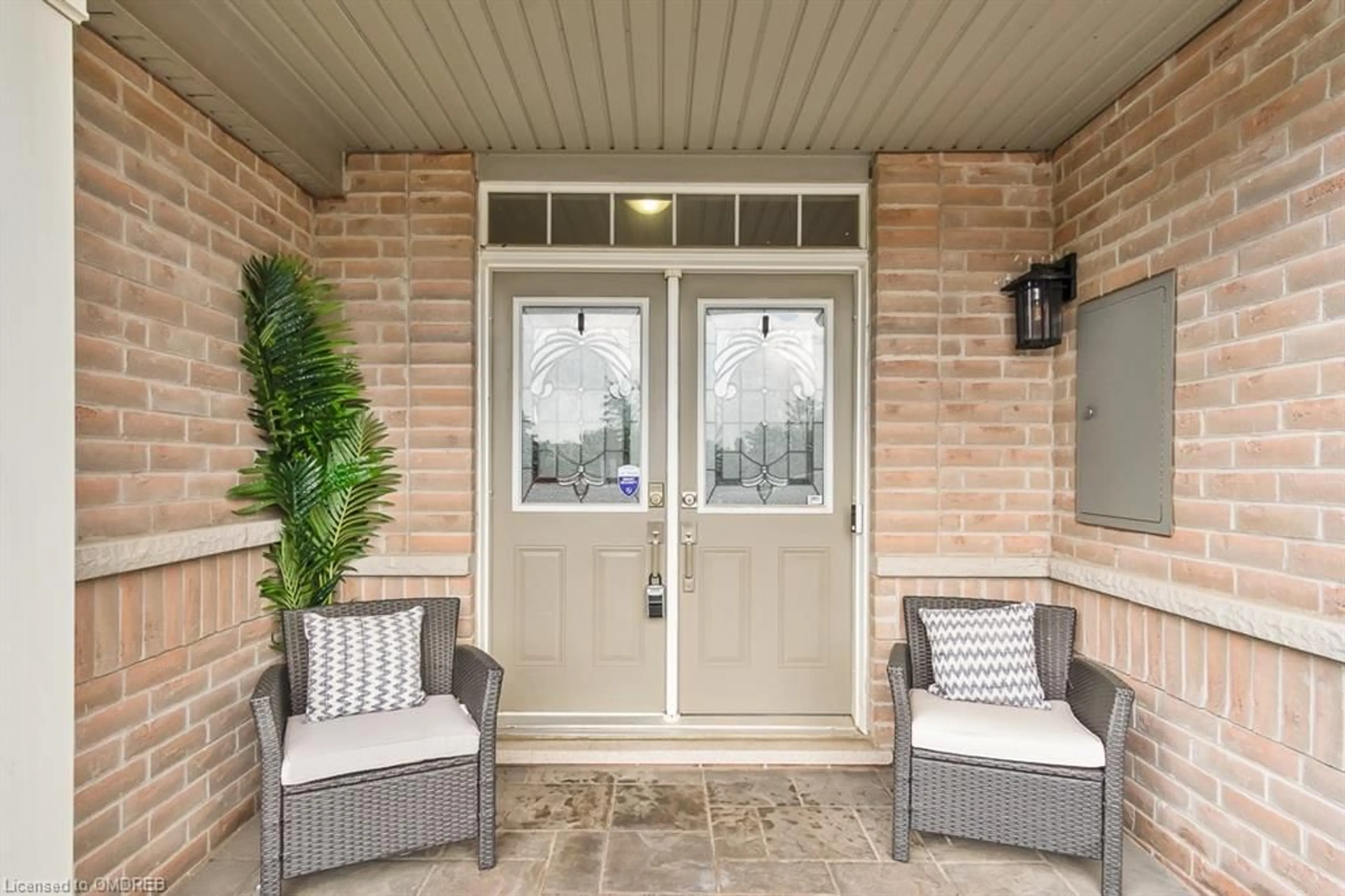 Indoor entryway, wood floors for 2019 Trawden Way #44, Oakville Ontario L6M 0M3