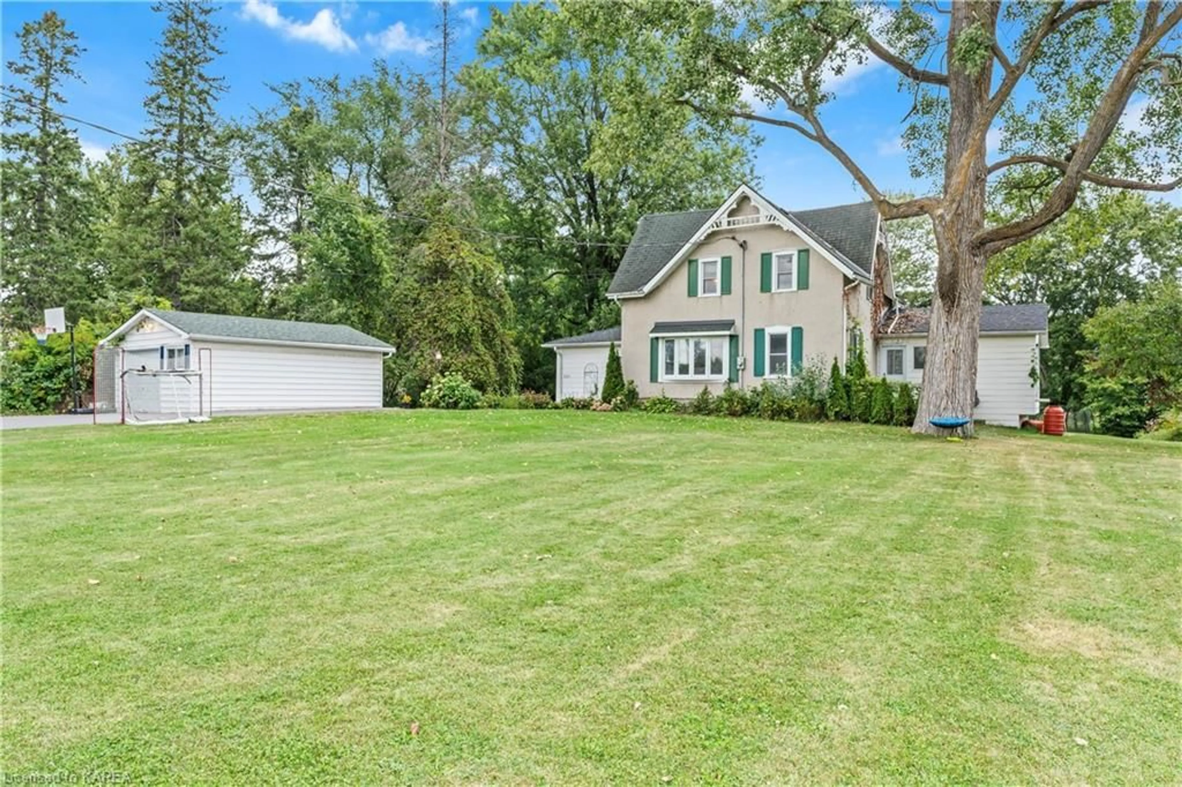 Frontside or backside of a home, cottage for 324 Church St, Napanee Ontario K7R 3P1