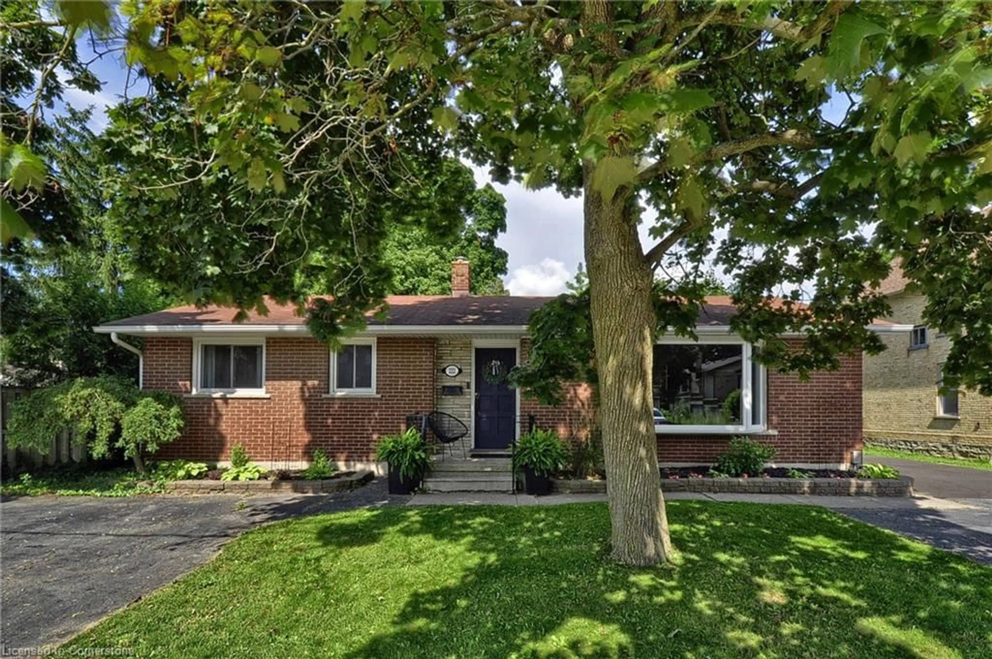 Home with brick exterior material for 222 Anne St, Cambridge Ontario N3H 2G9