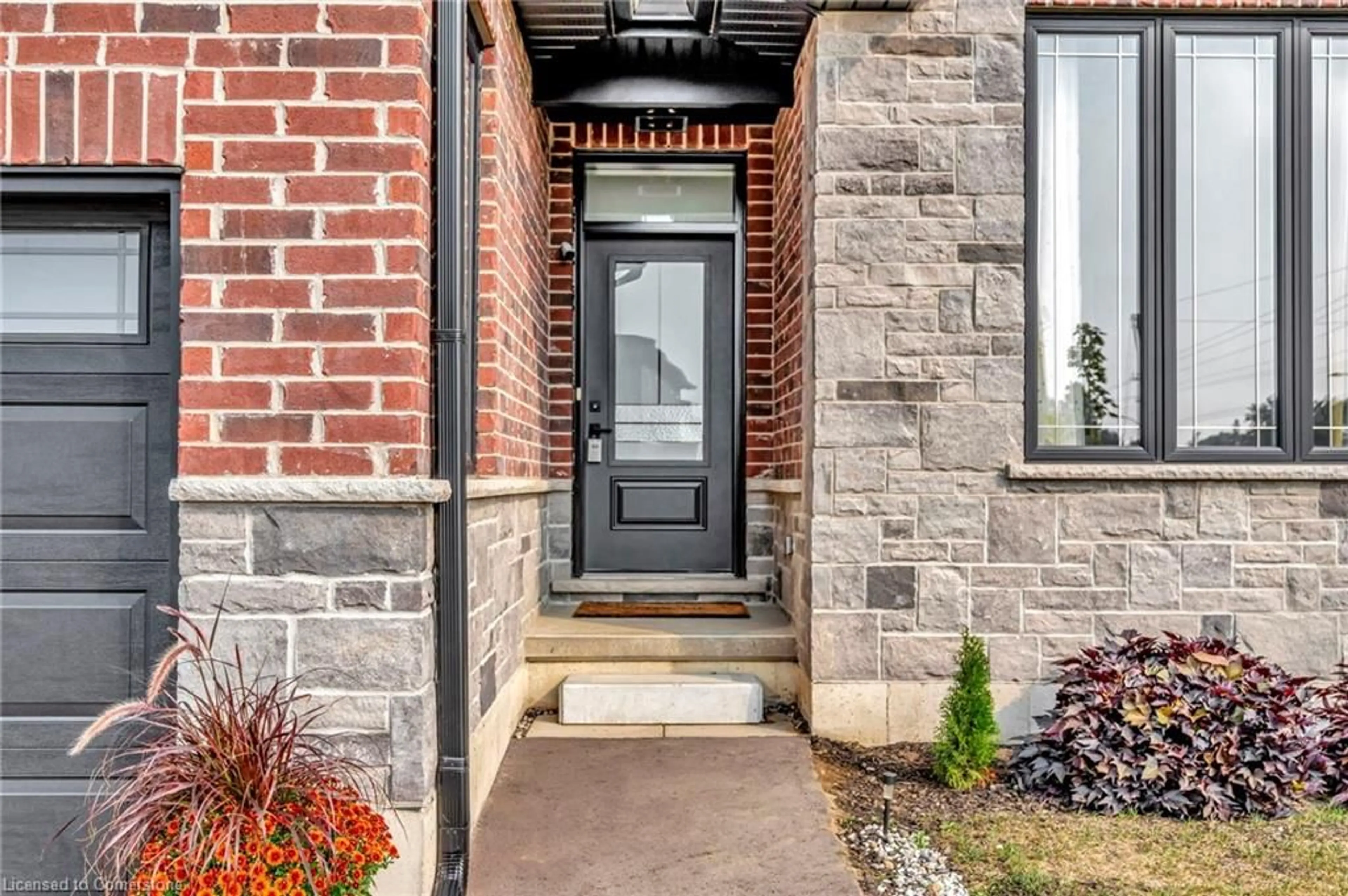 Indoor entryway, wood floors for 207 Gibbons St, Waterford Ontario N0E 1Y0