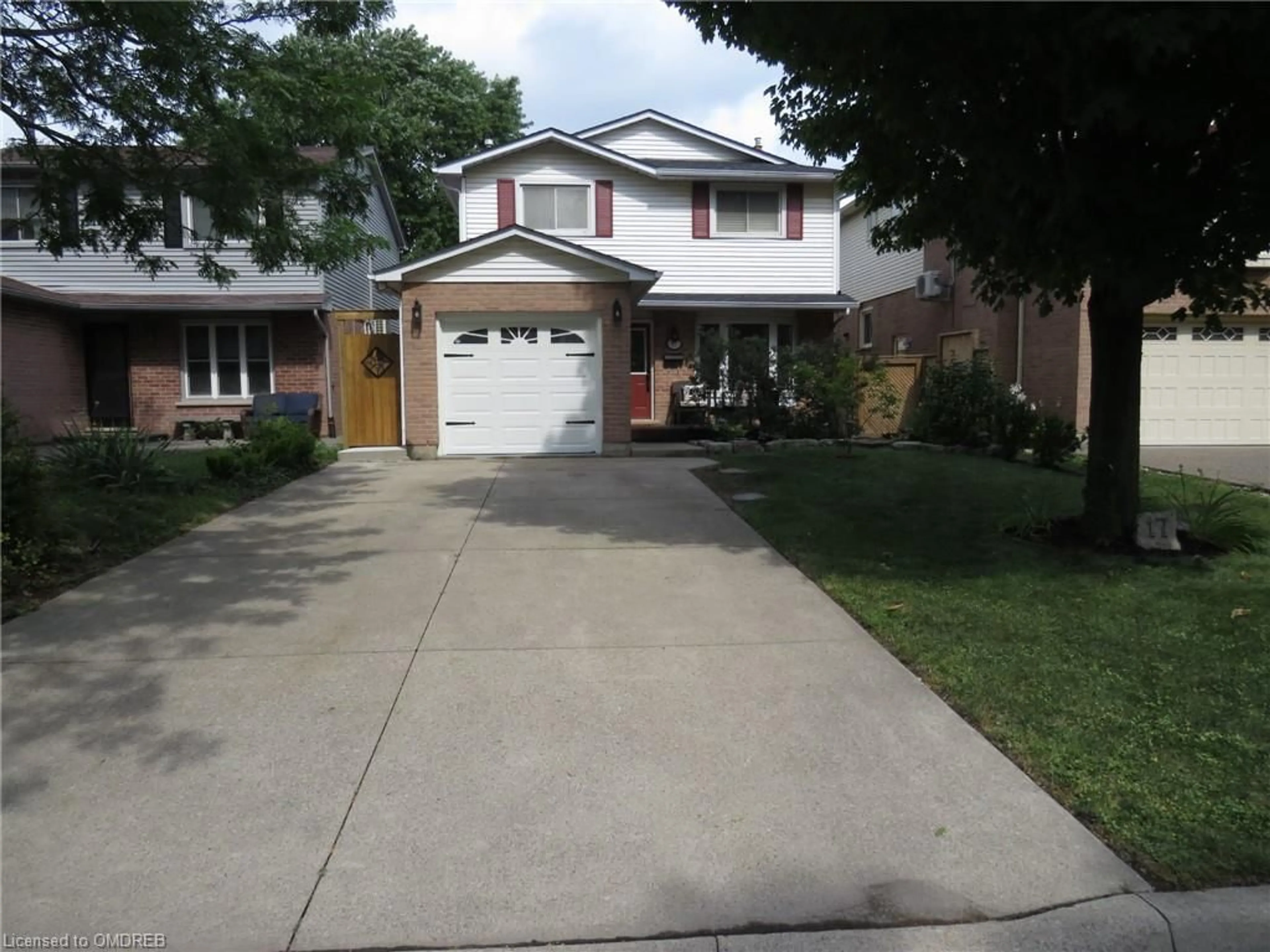 Frontside or backside of a home for 17 Oceanic Dr, Hamilton Ontario L8E 4H3