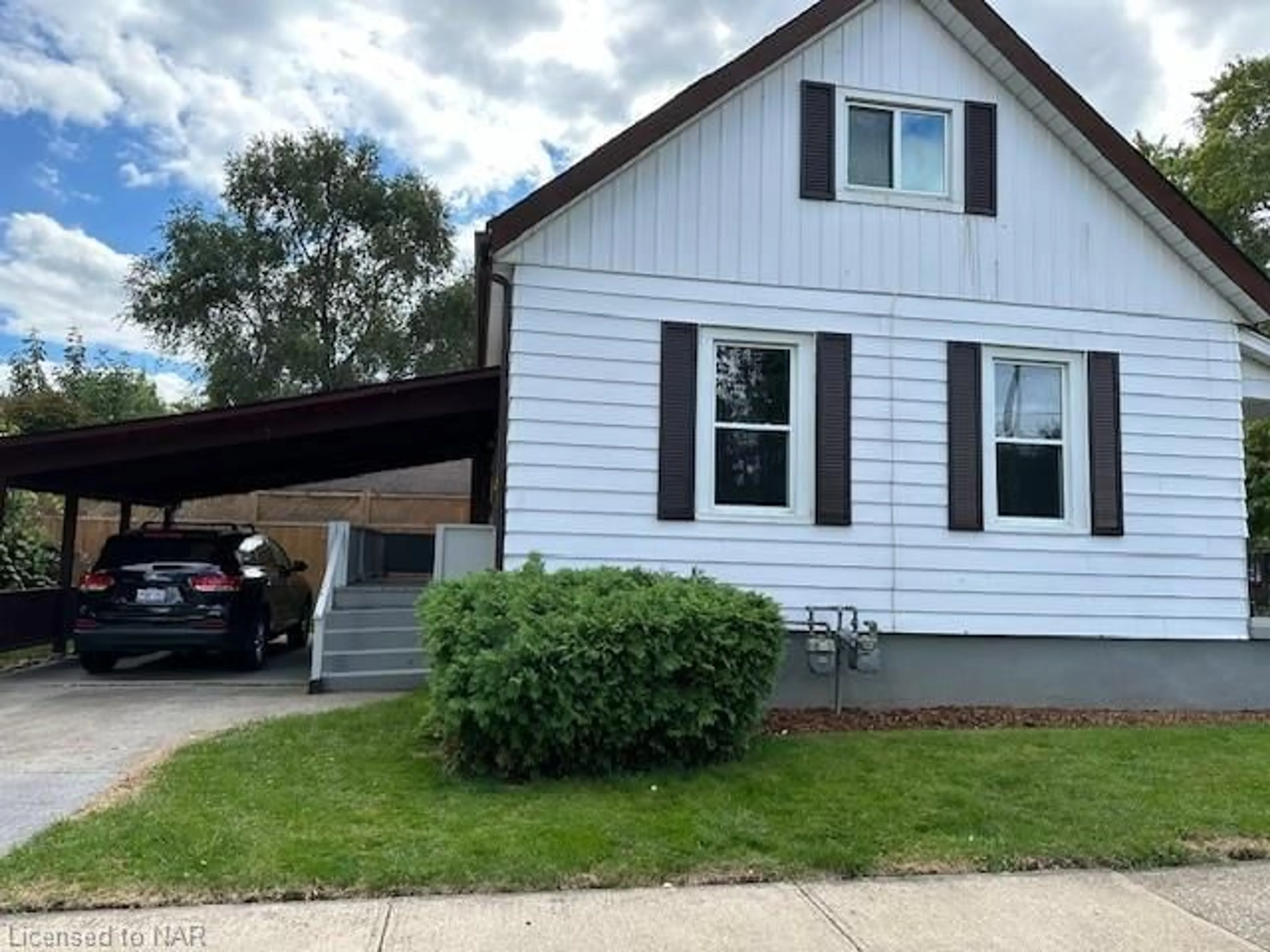 Frontside or backside of a home, cottage for 30-30 1/2 Wiley St, St. Catharines Ontario L2R 4E7