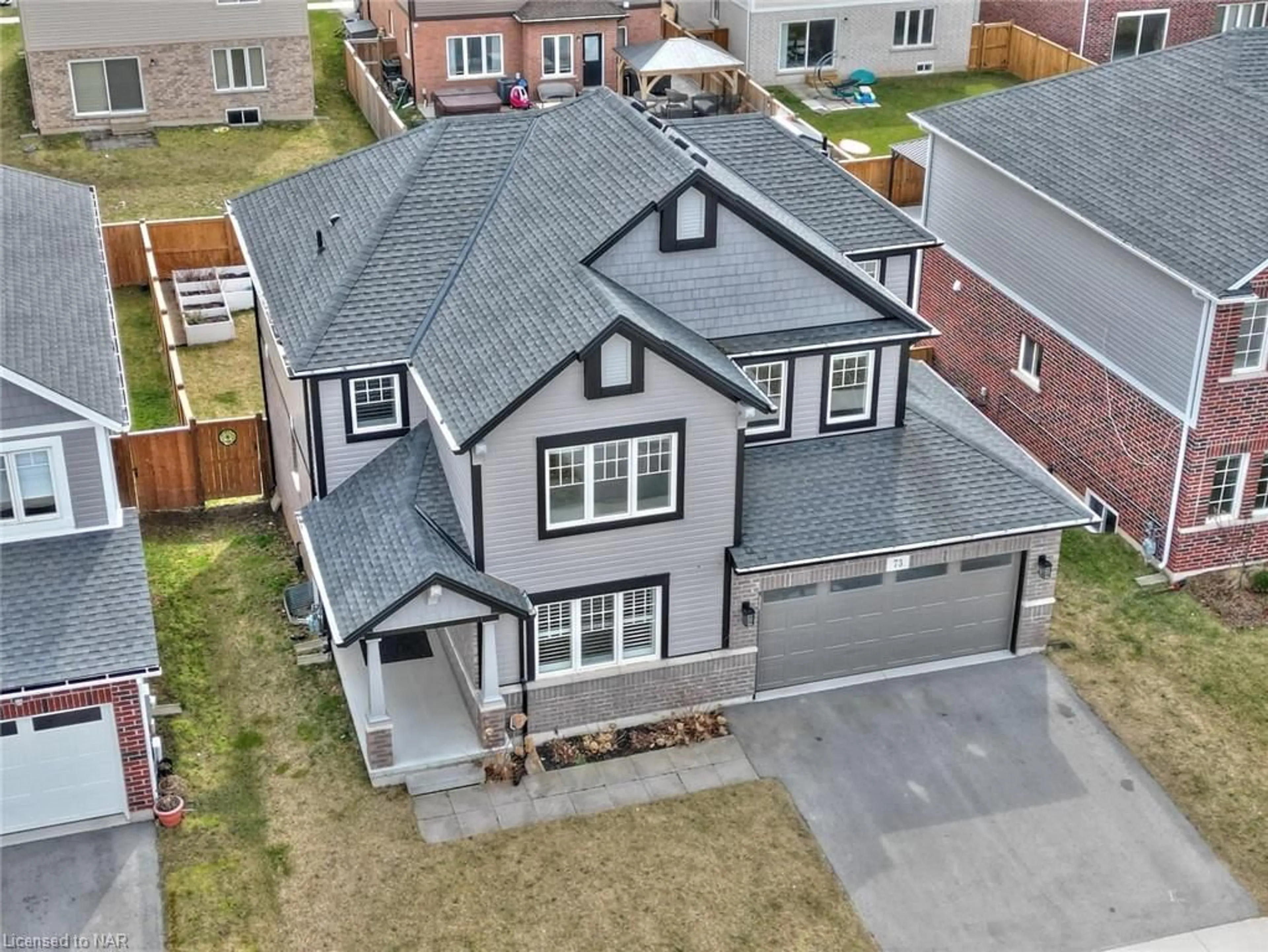 Frontside or backside of a home, the street view for 73 Bergenstein Cres, Fonthill Ontario L0S 1E6